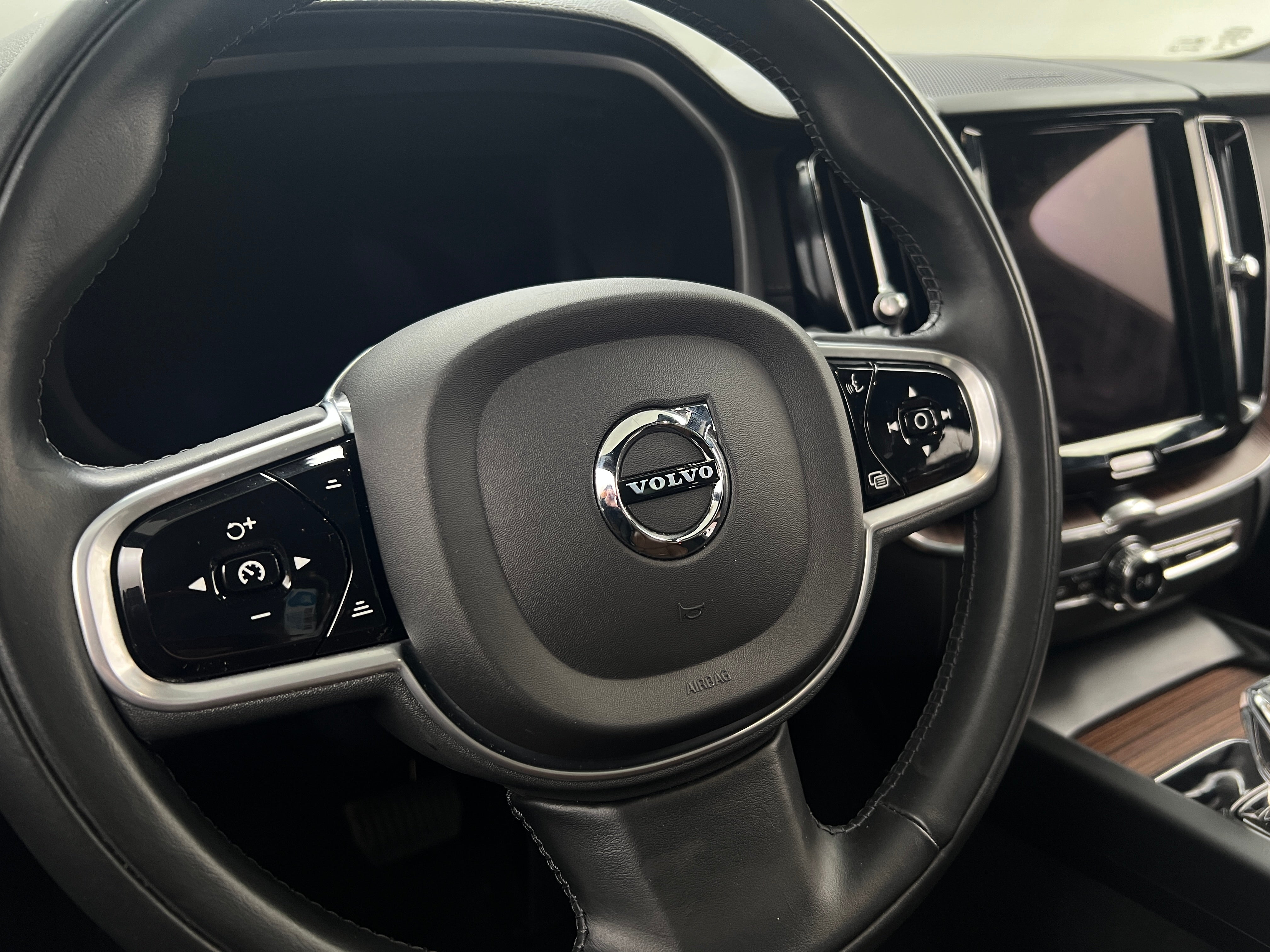 2022 Volvo XC60 B5 Inscription 4