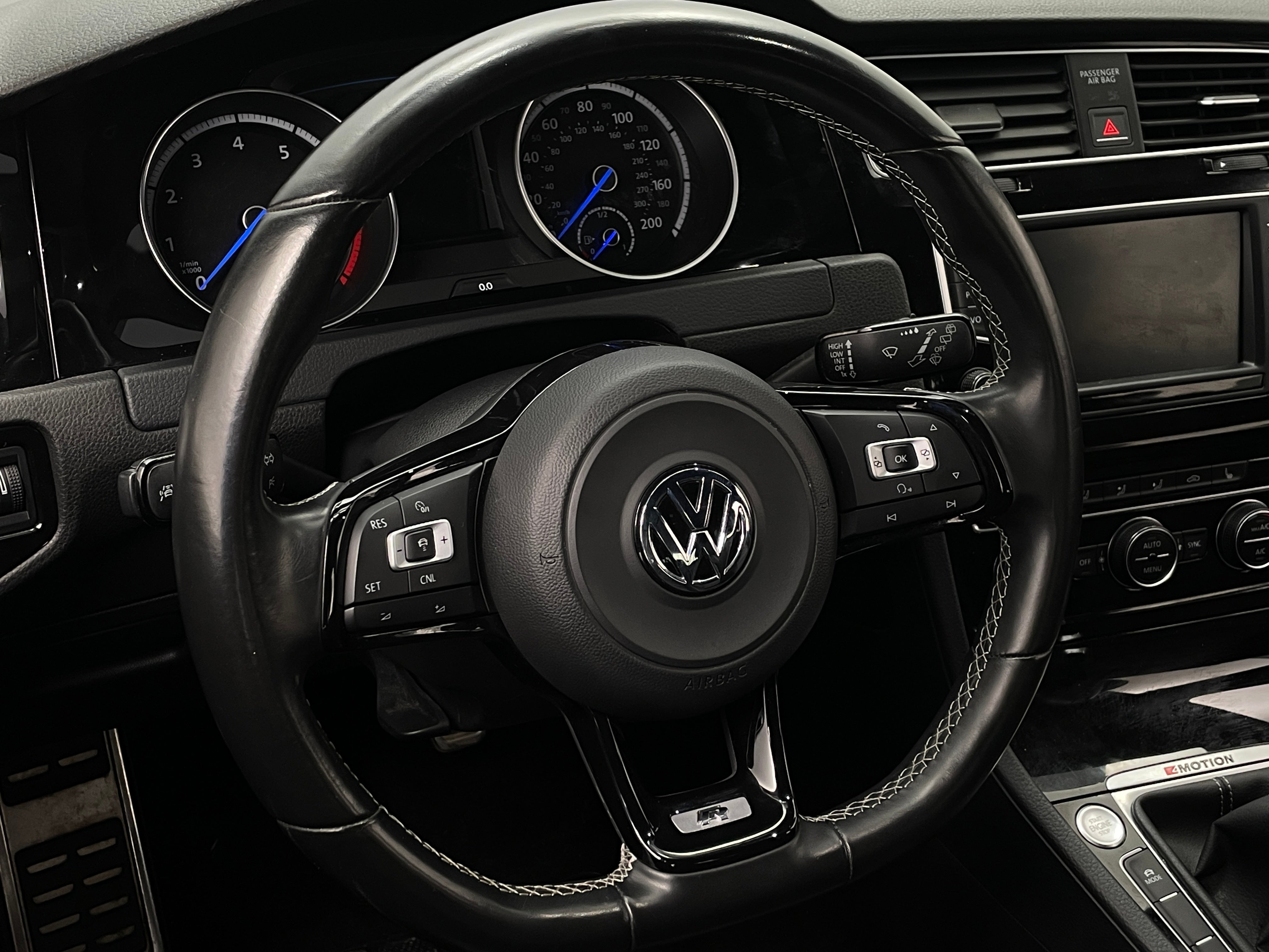 2017 Volkswagen Golf R 4