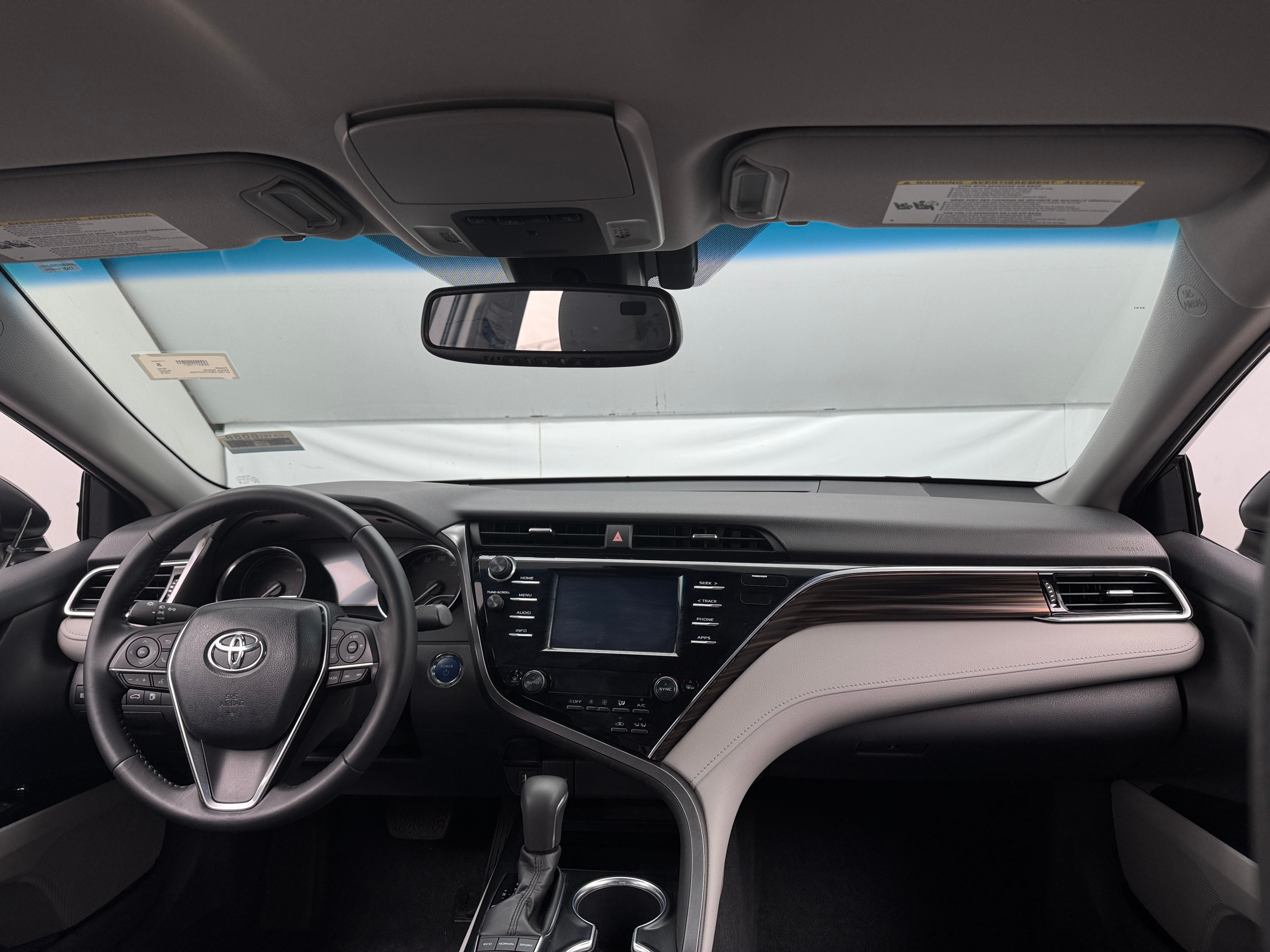 2018 Toyota Camry XLE 3