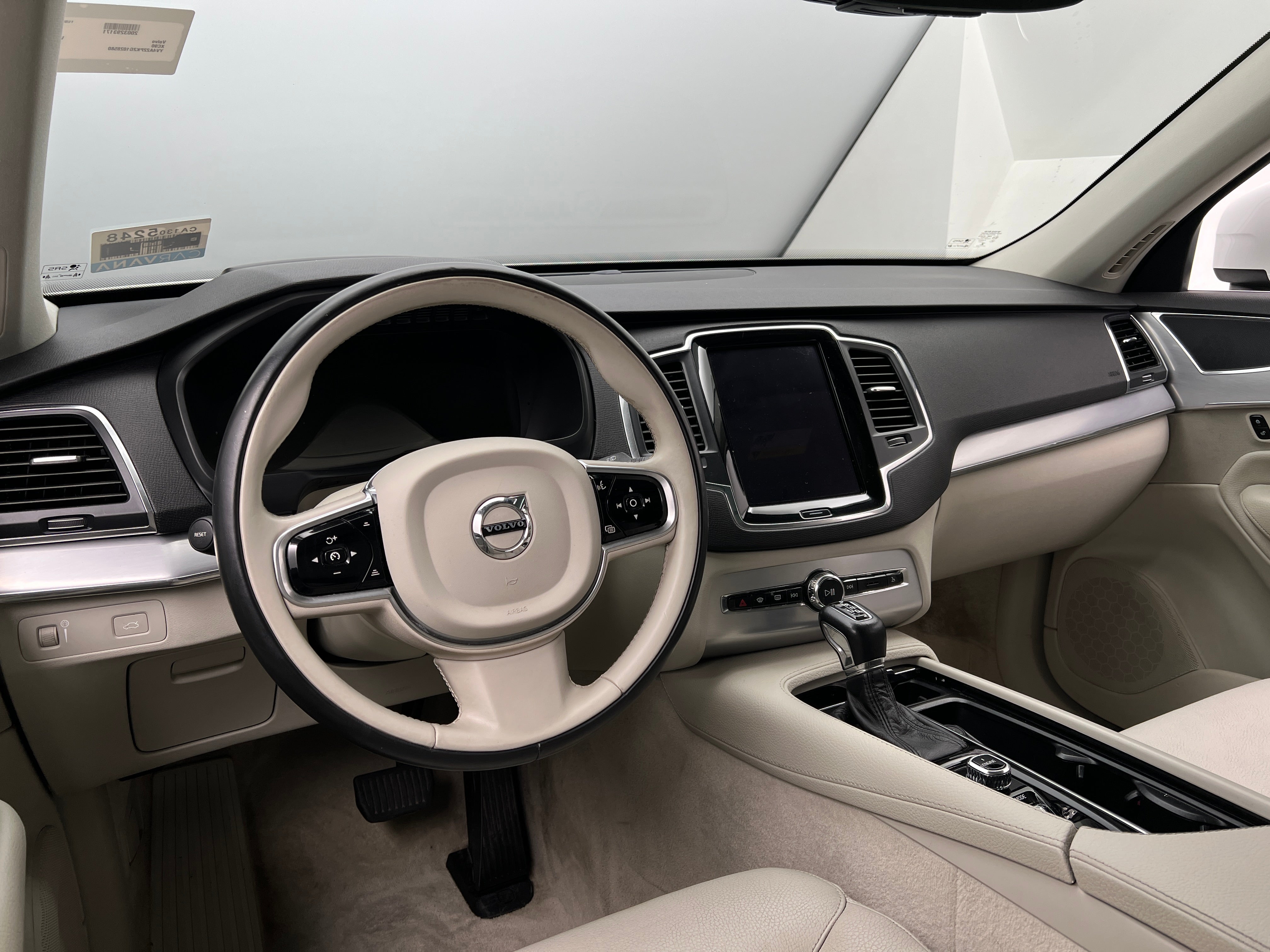 2016 Volvo XC90 T6 Momentum 3