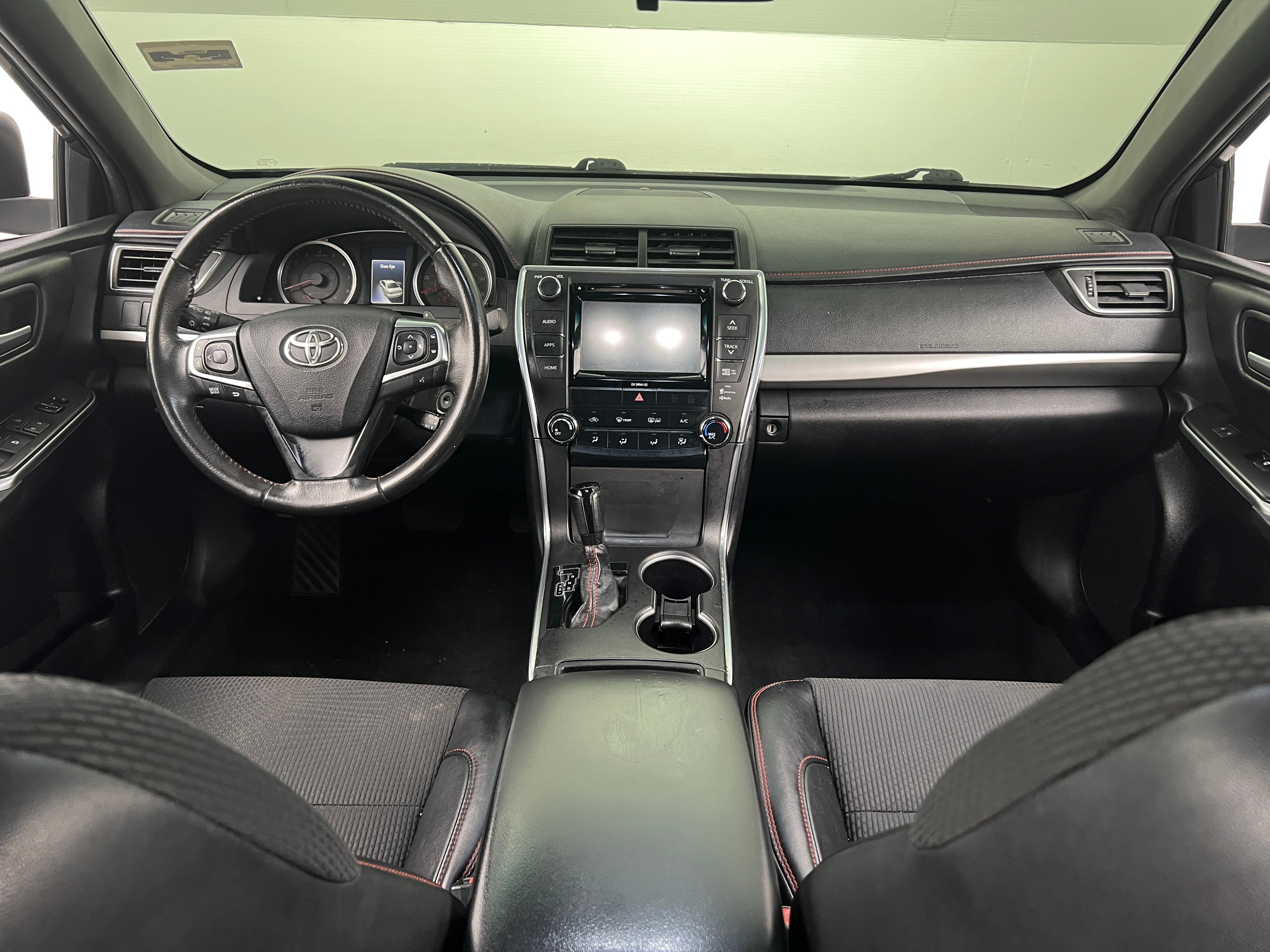 2017 Toyota Camry SE 3