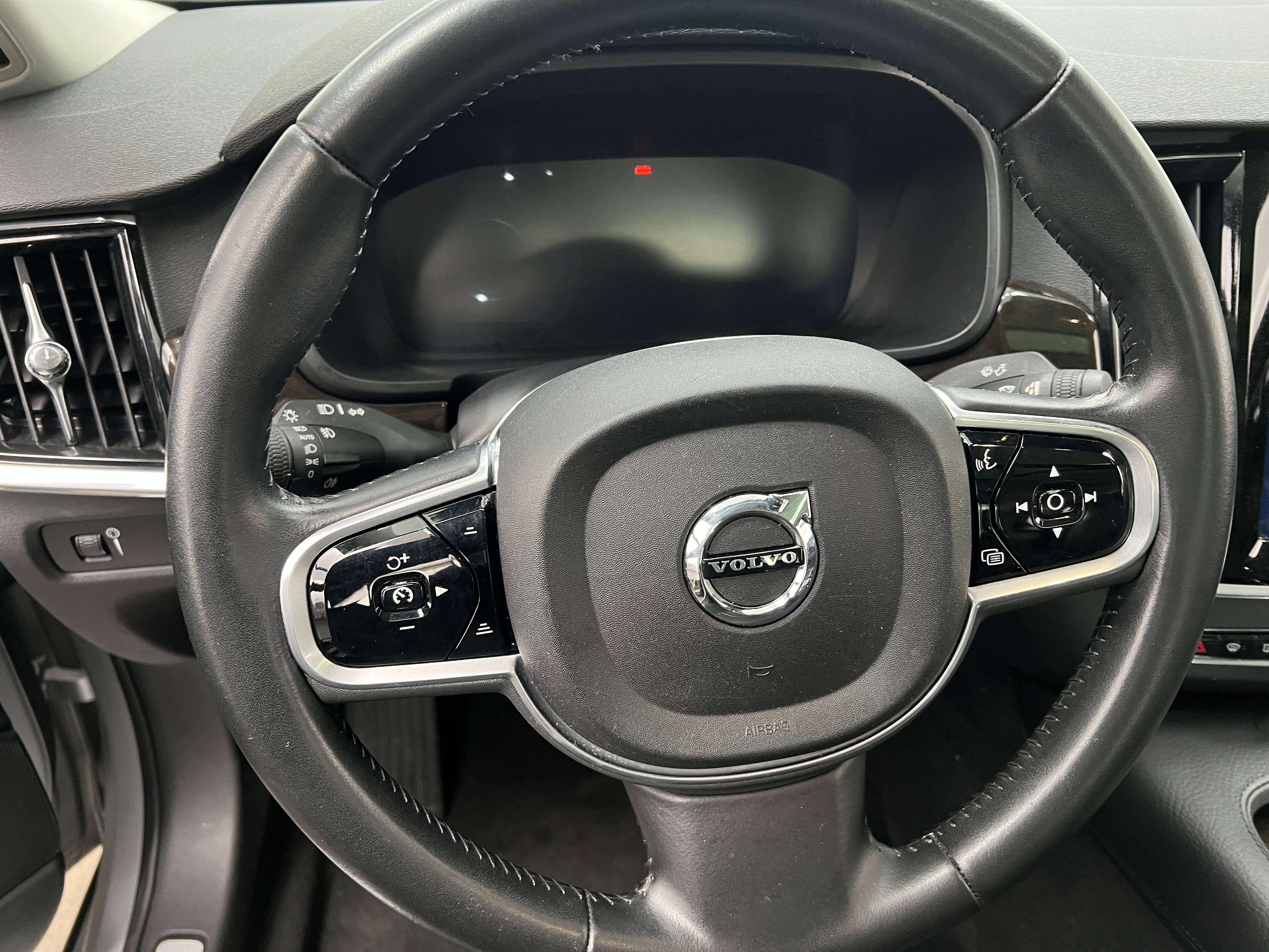 2018 Volvo S90 T6 Momentum 5