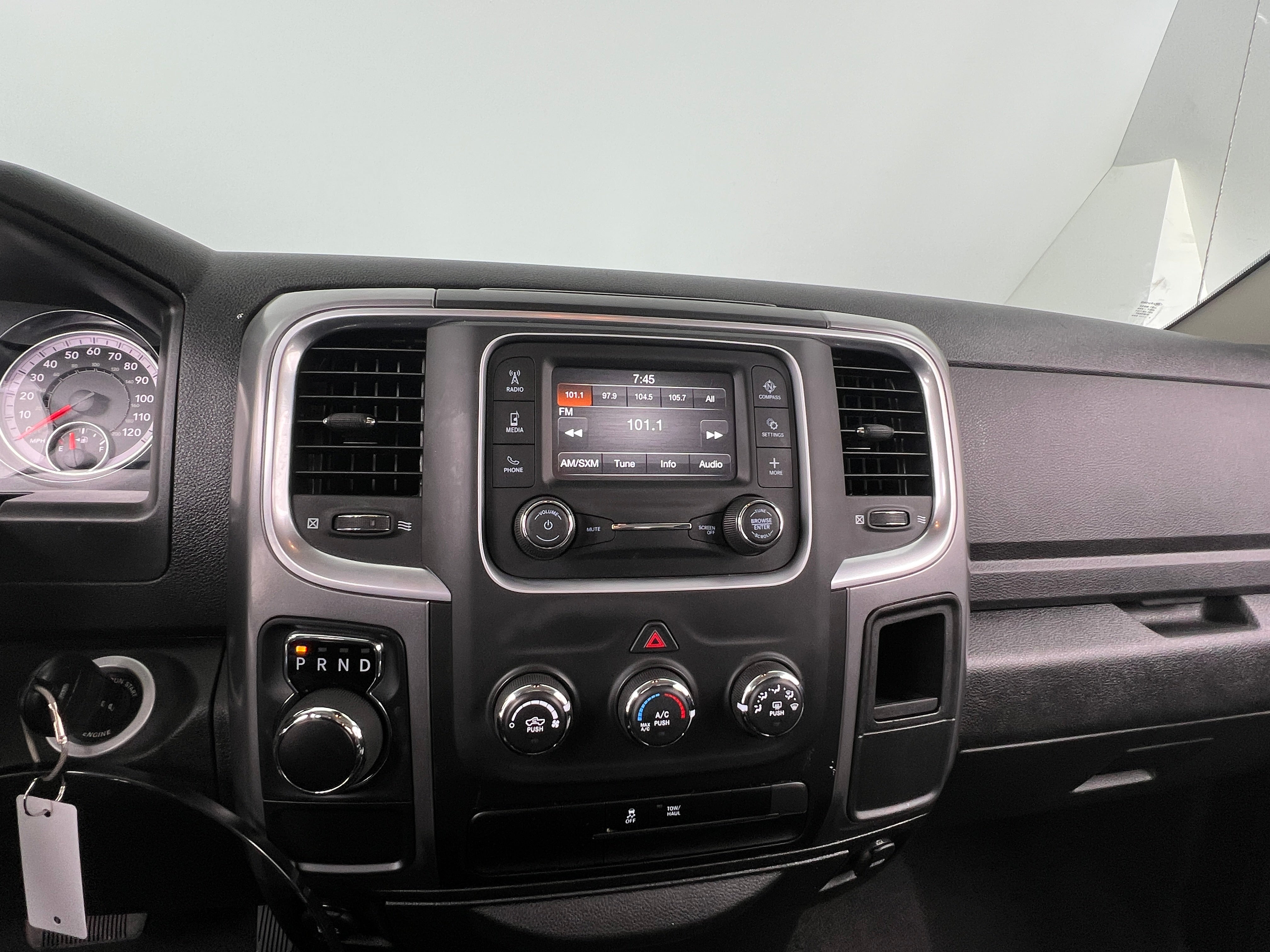 2024 RAM 1500 Classic SLT 4