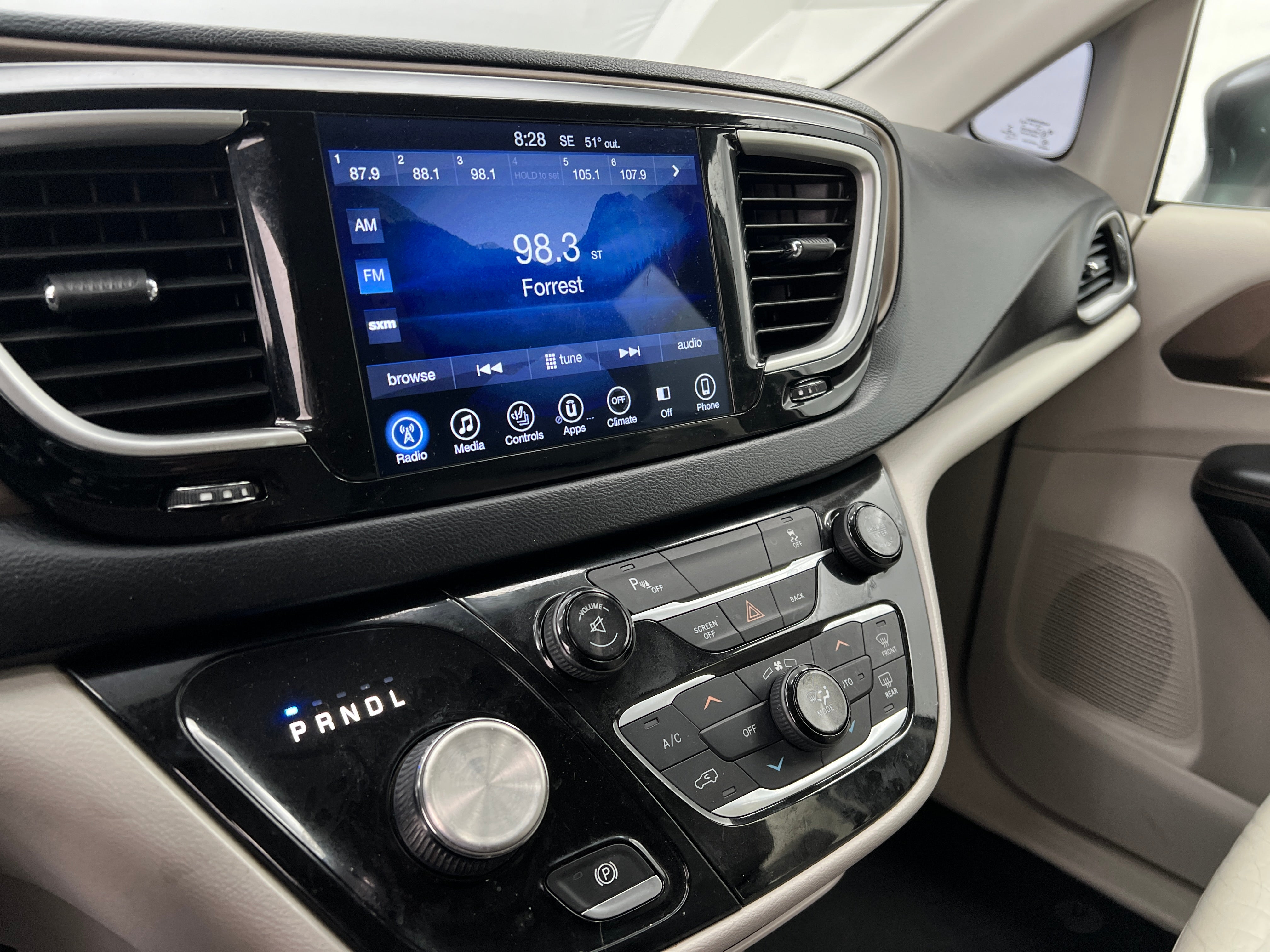 2017 Chrysler Pacifica Touring L 3