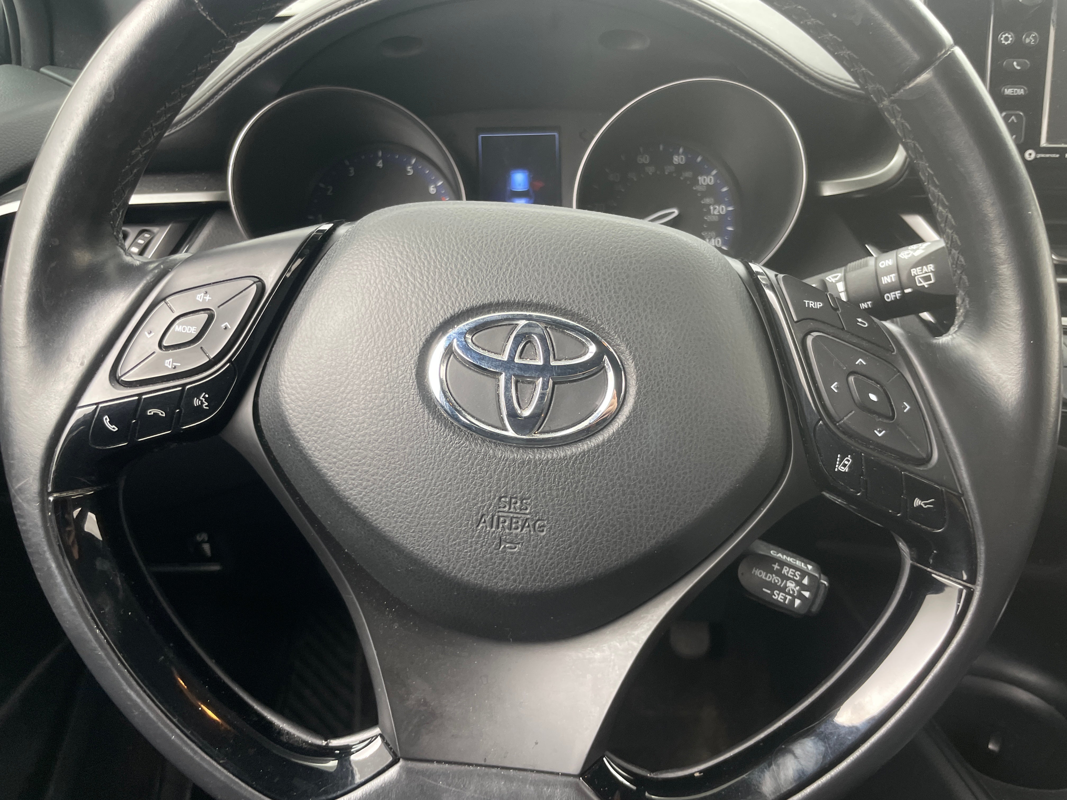 2018 Toyota C-HR XLE 5