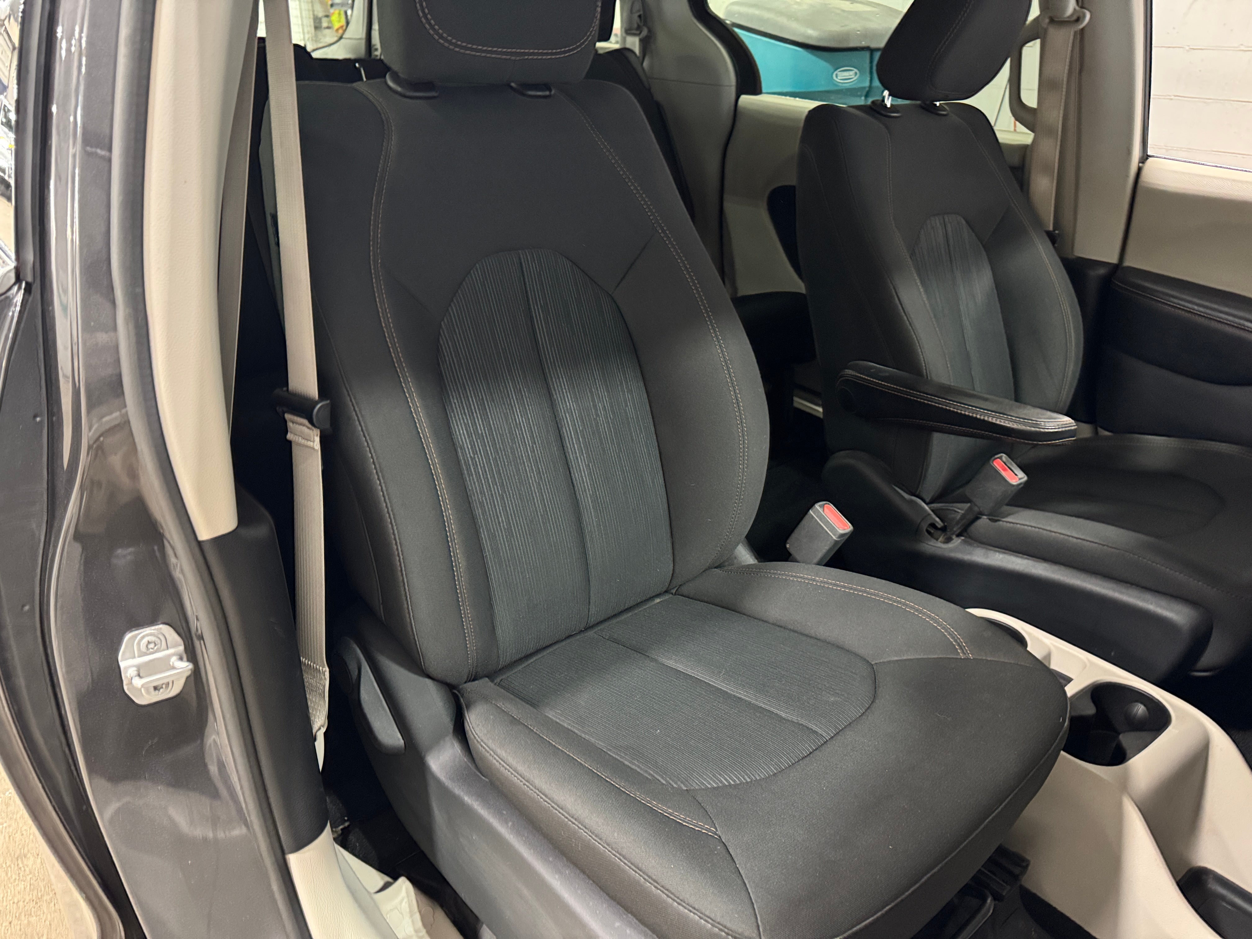 2019 Chrysler Pacifica LX 2