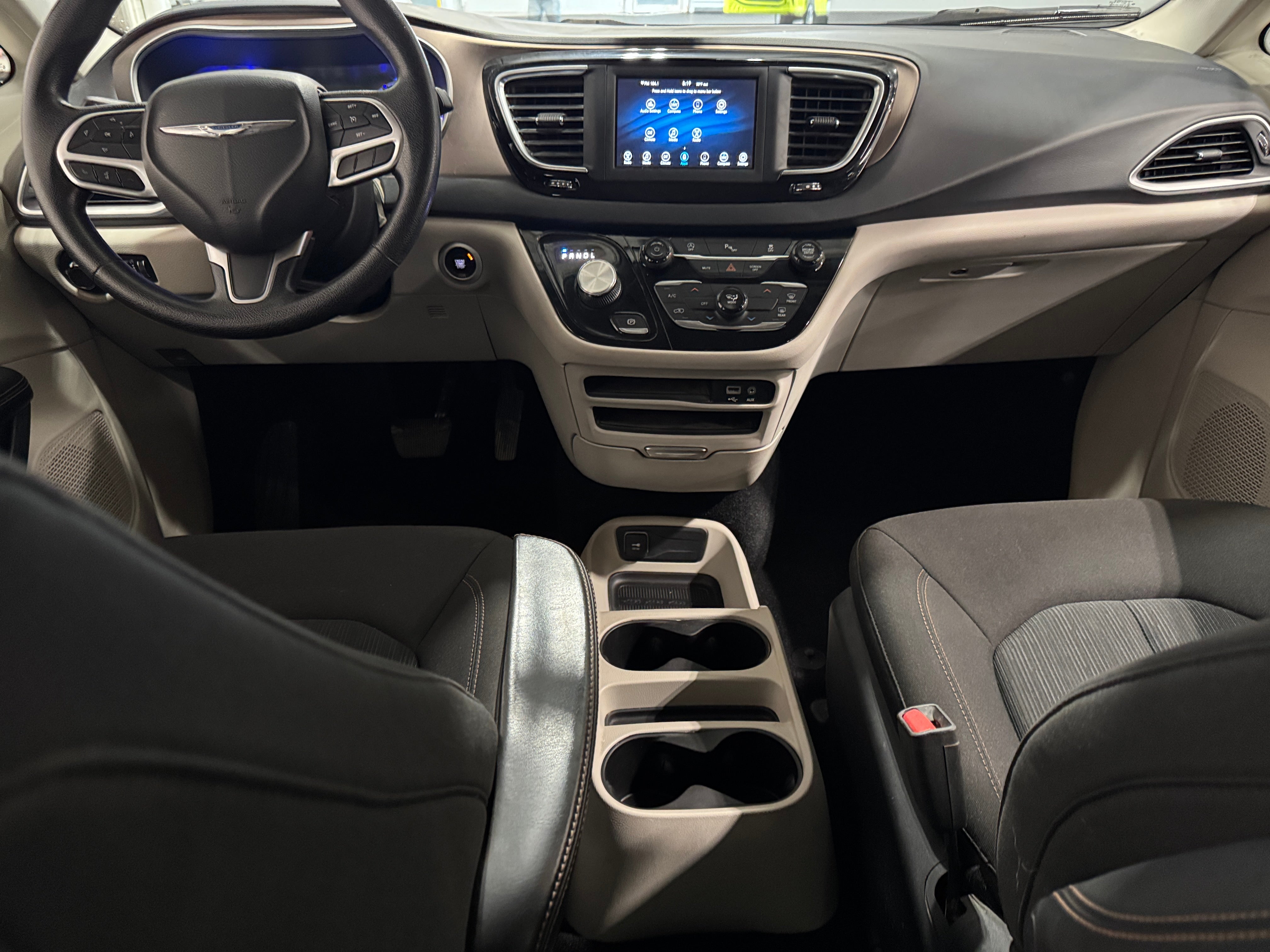 2019 Chrysler Pacifica LX 3