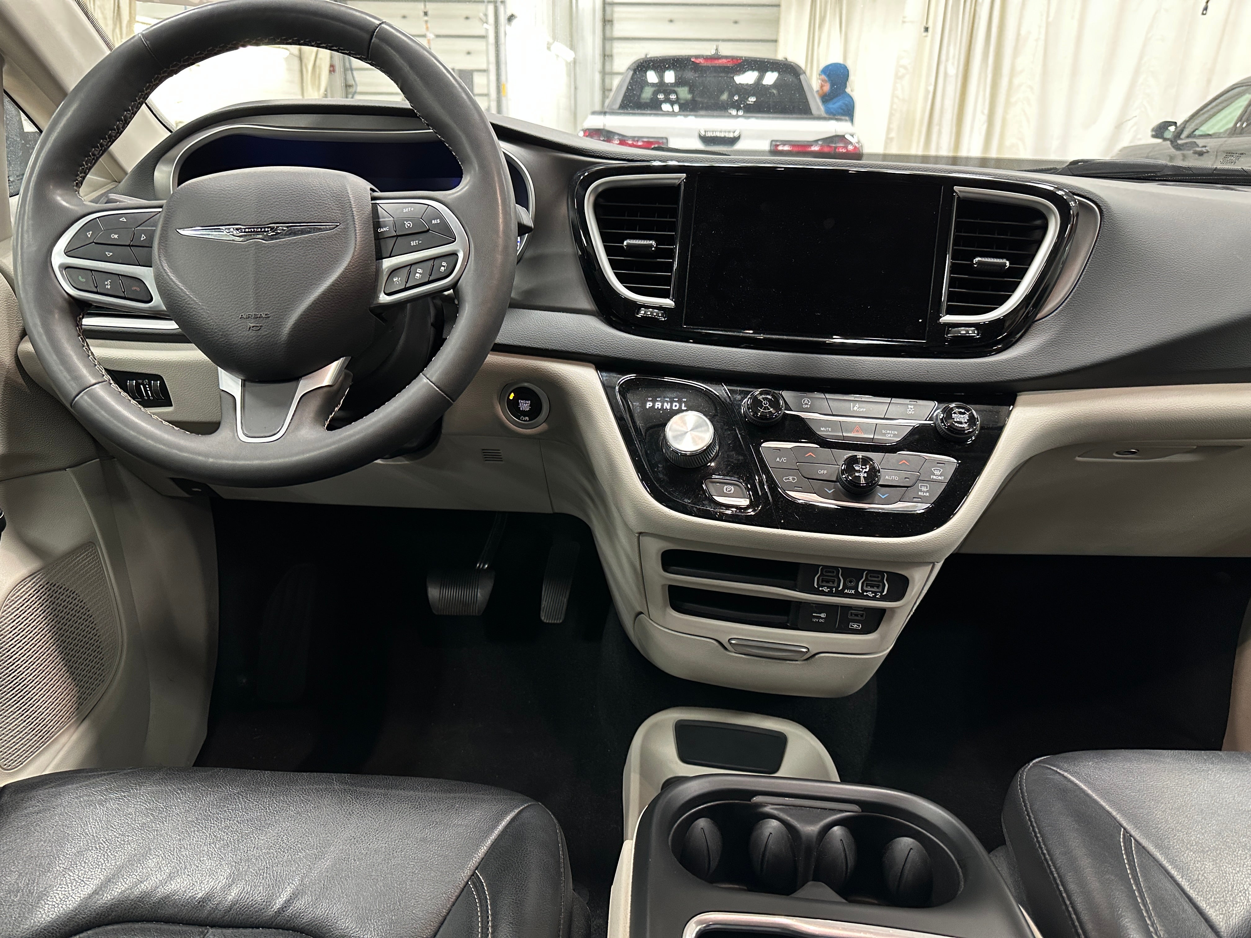 2022 Chrysler Pacifica Touring L 3