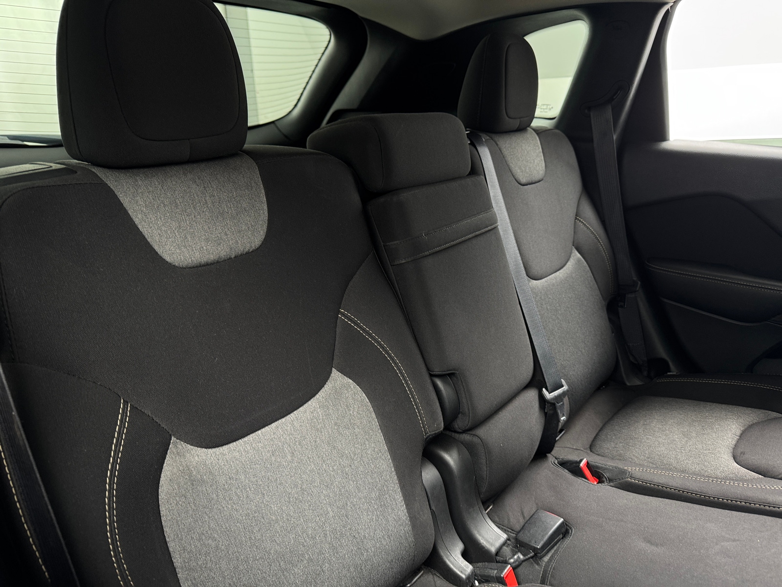 Thumbnail: 2017 Jeep Cherokee - 6