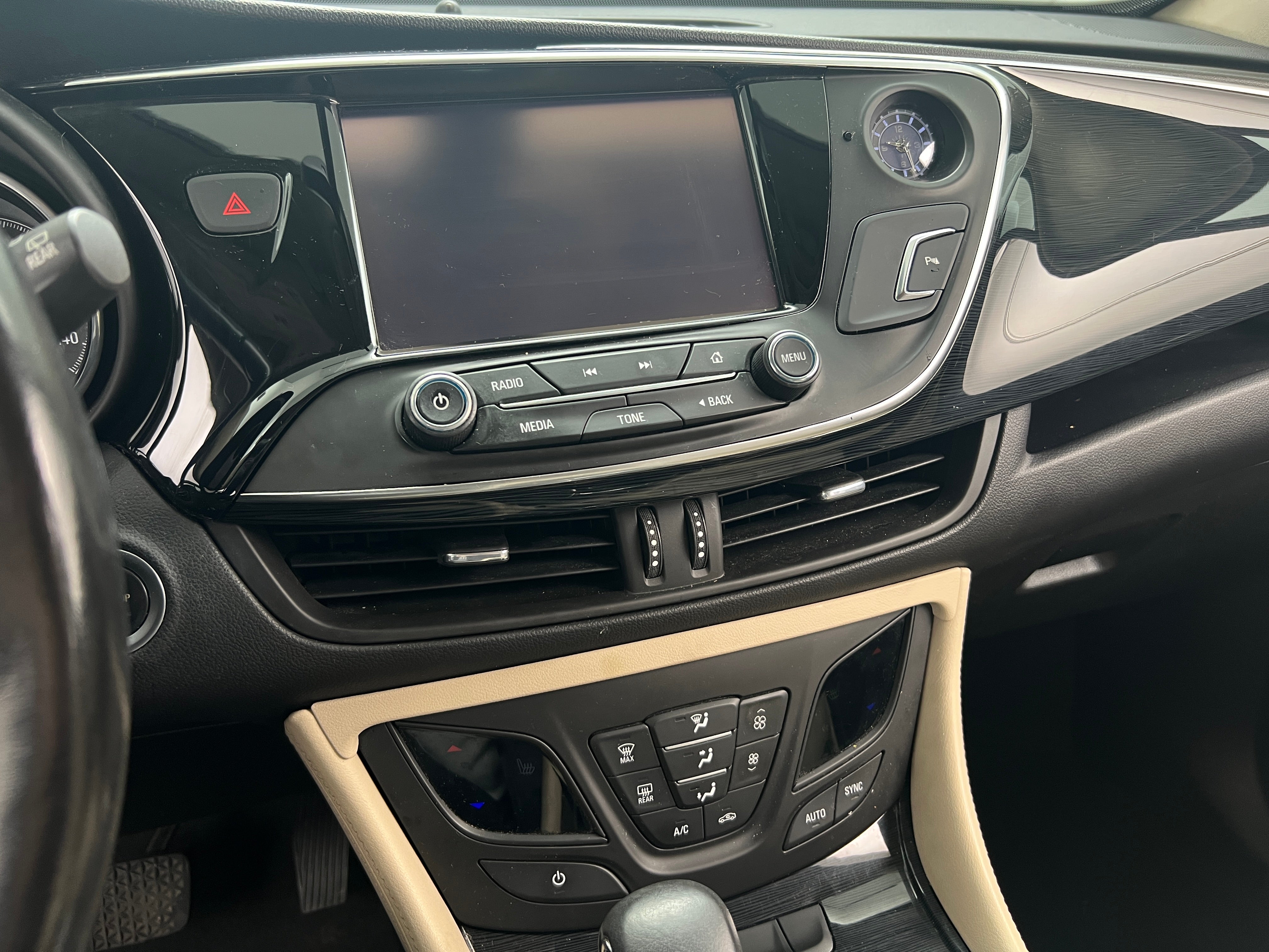 2018 Buick Envision Essence 3