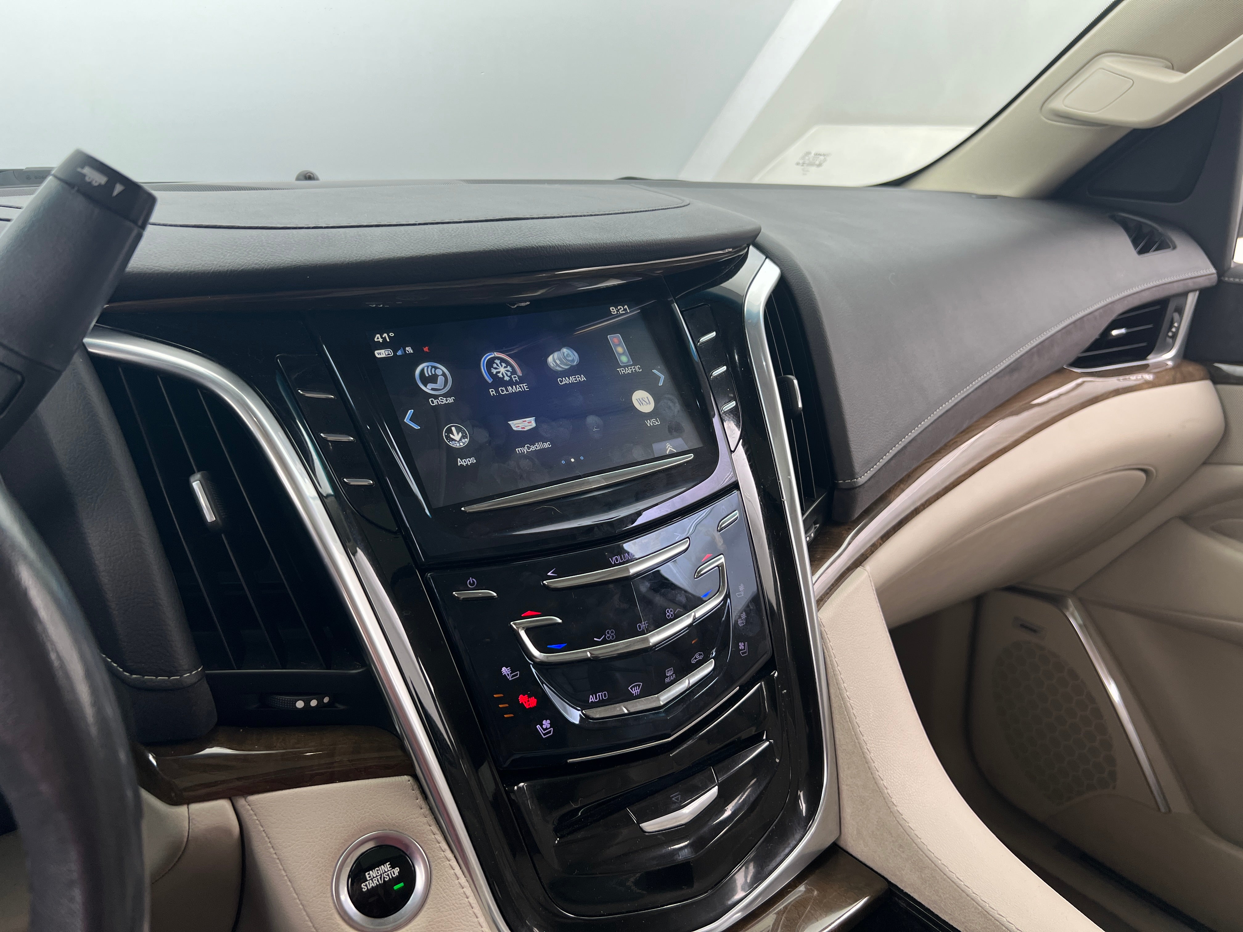 2019 Cadillac Escalade Luxury 3