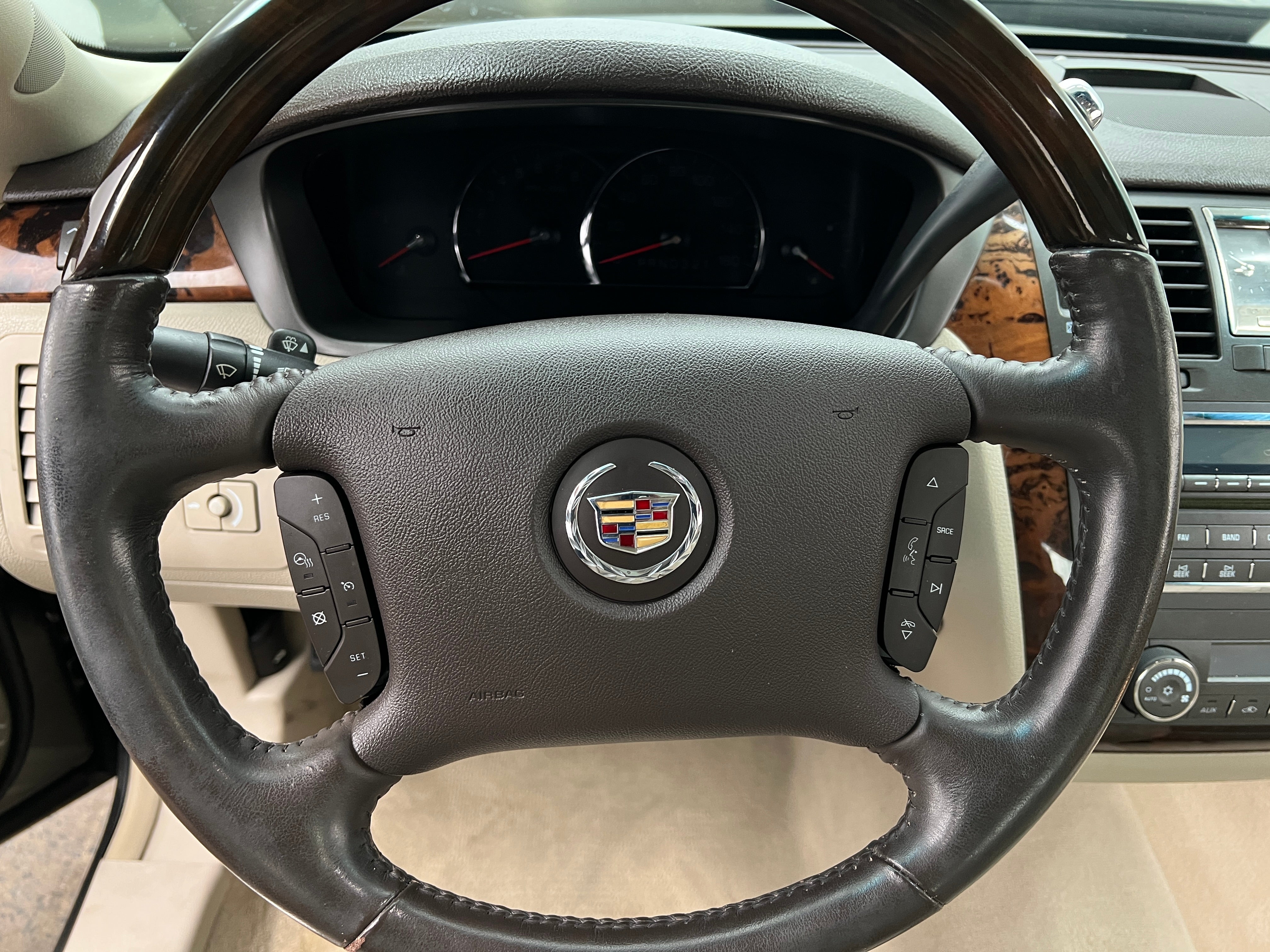 2010 Cadillac DTS Base 4