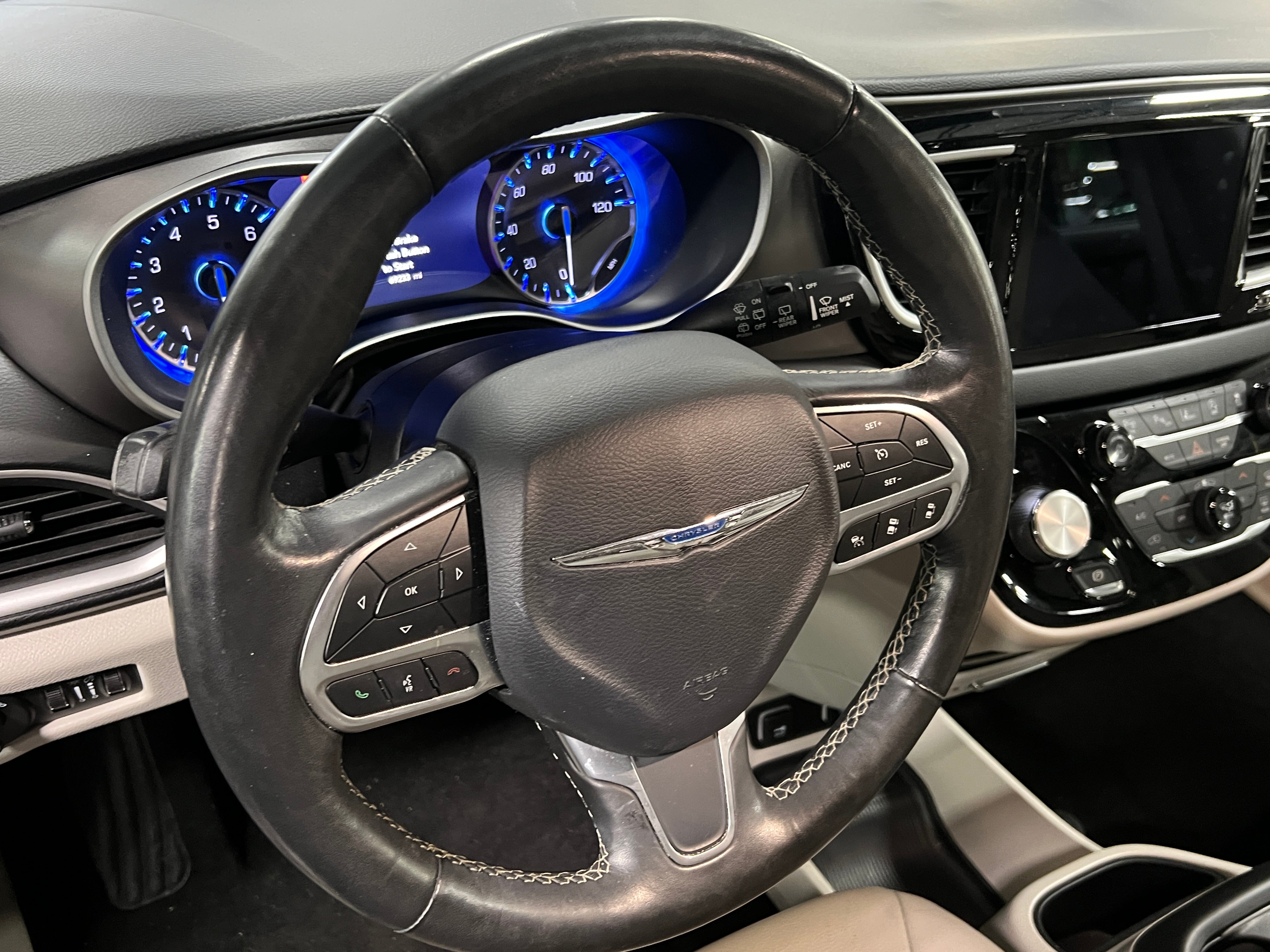 2020 Chrysler Pacifica  4