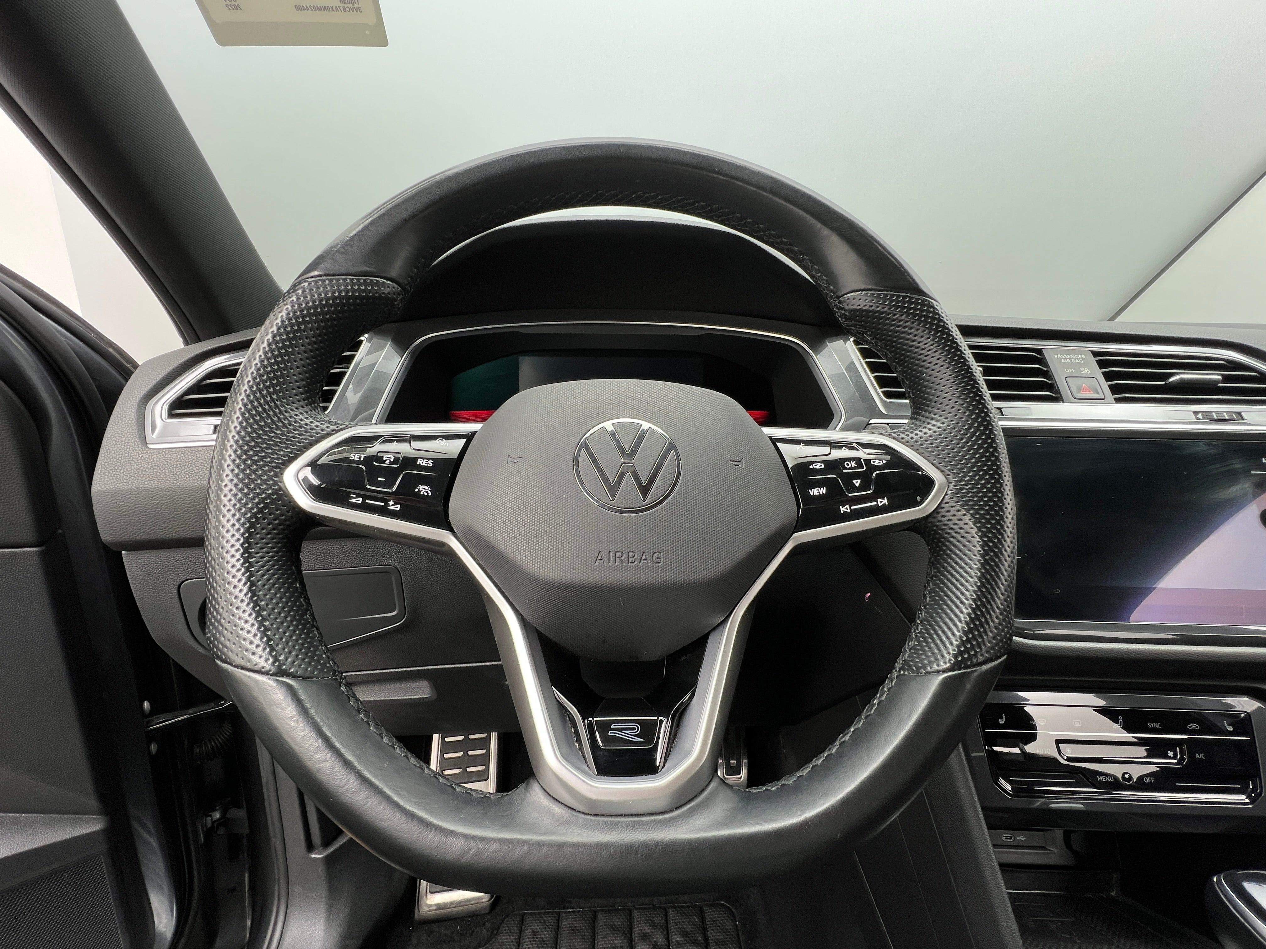 2022 Volkswagen Tiguan SE R-Line Black 5