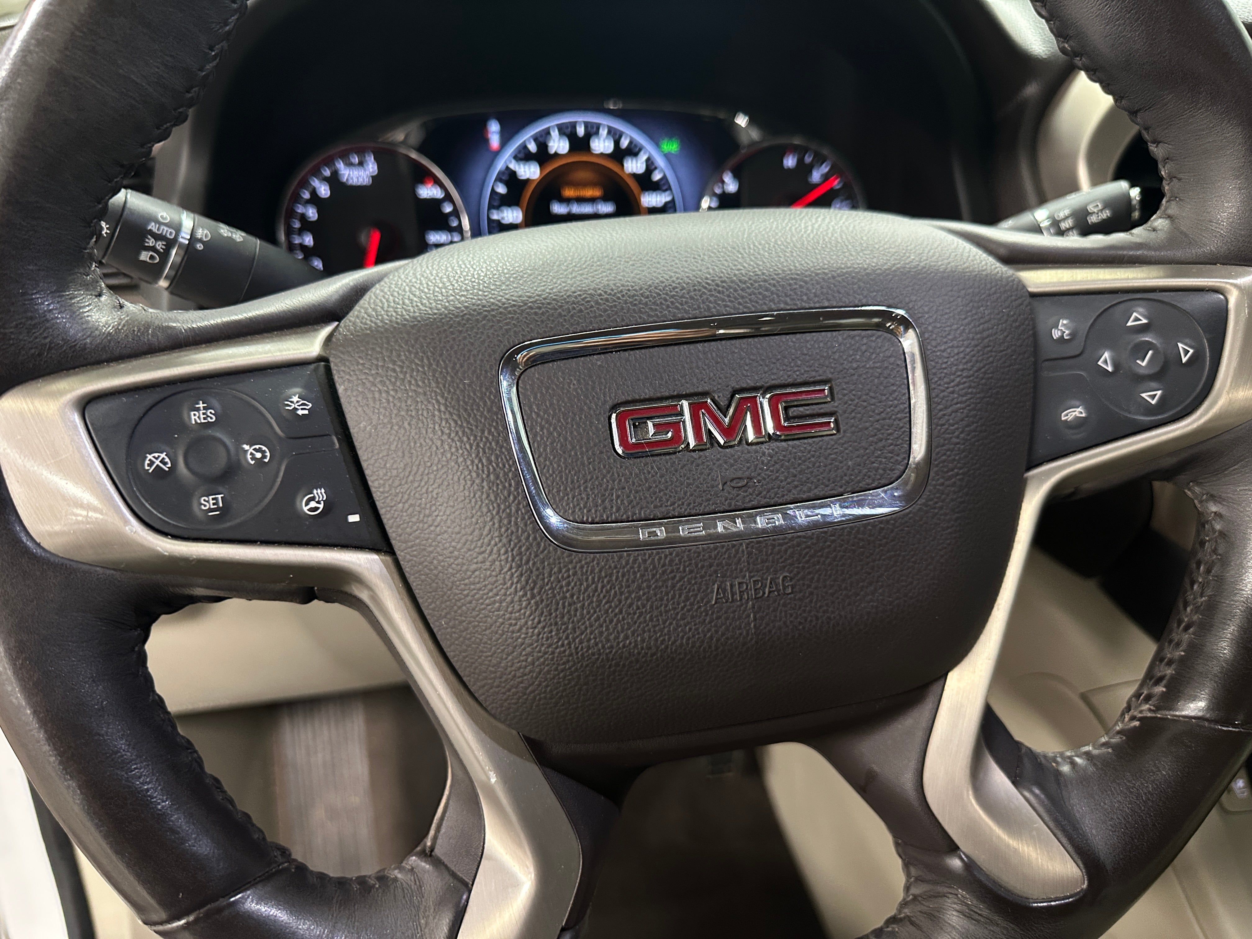 2017 GMC Acadia Denali 4