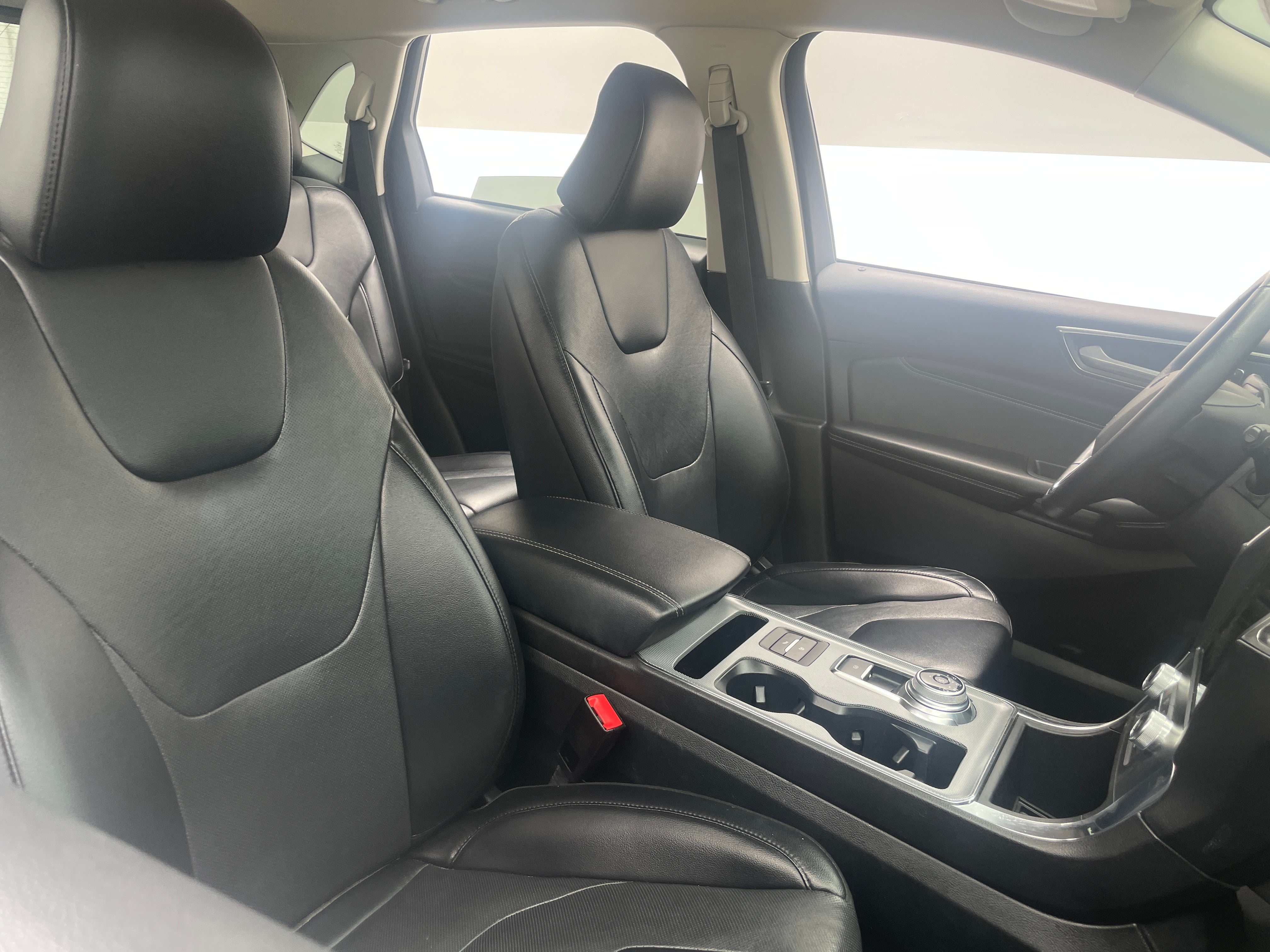 2022 Ford Edge Titanium 2