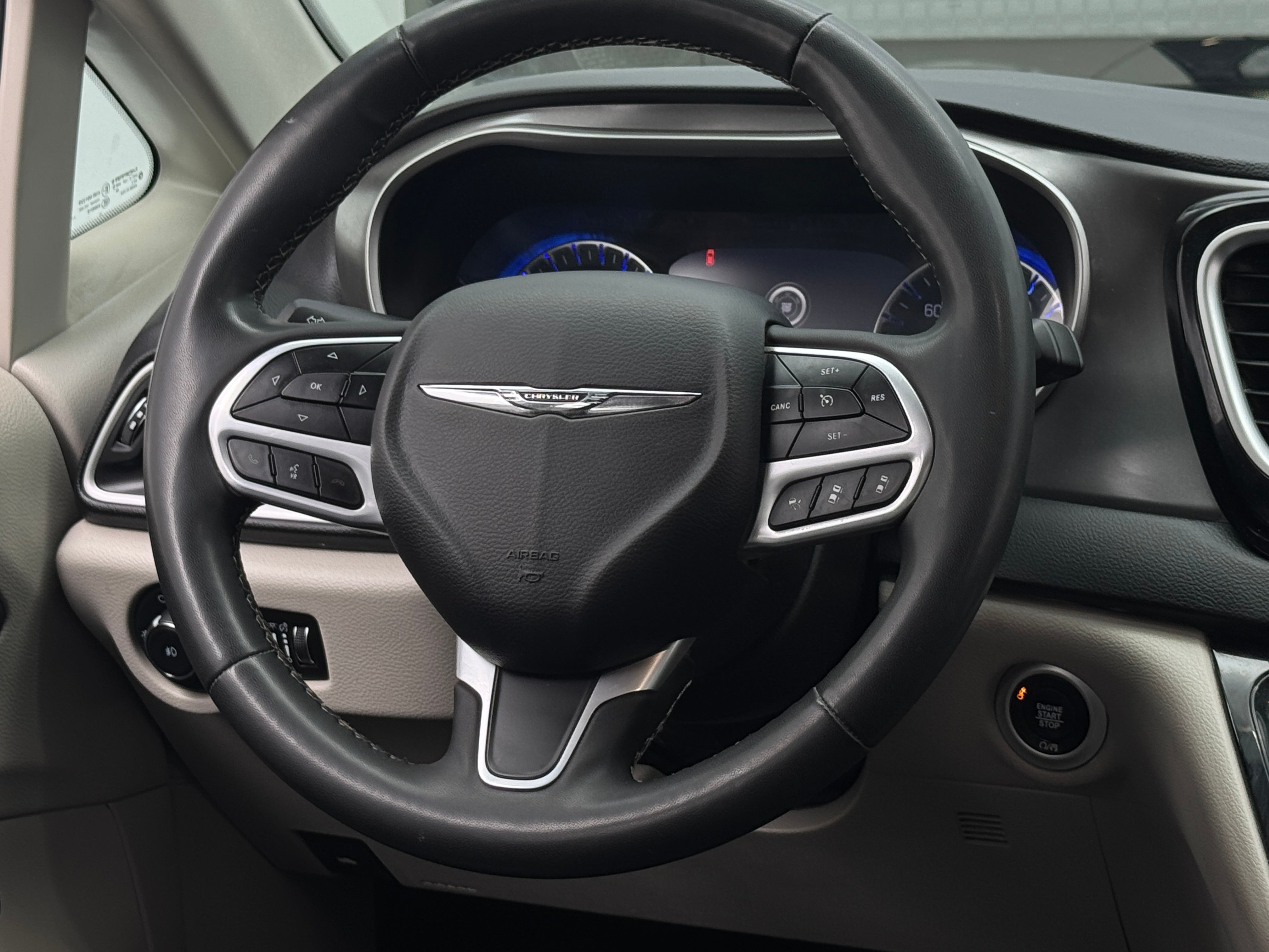 2023 Chrysler Pacifica Touring L 5