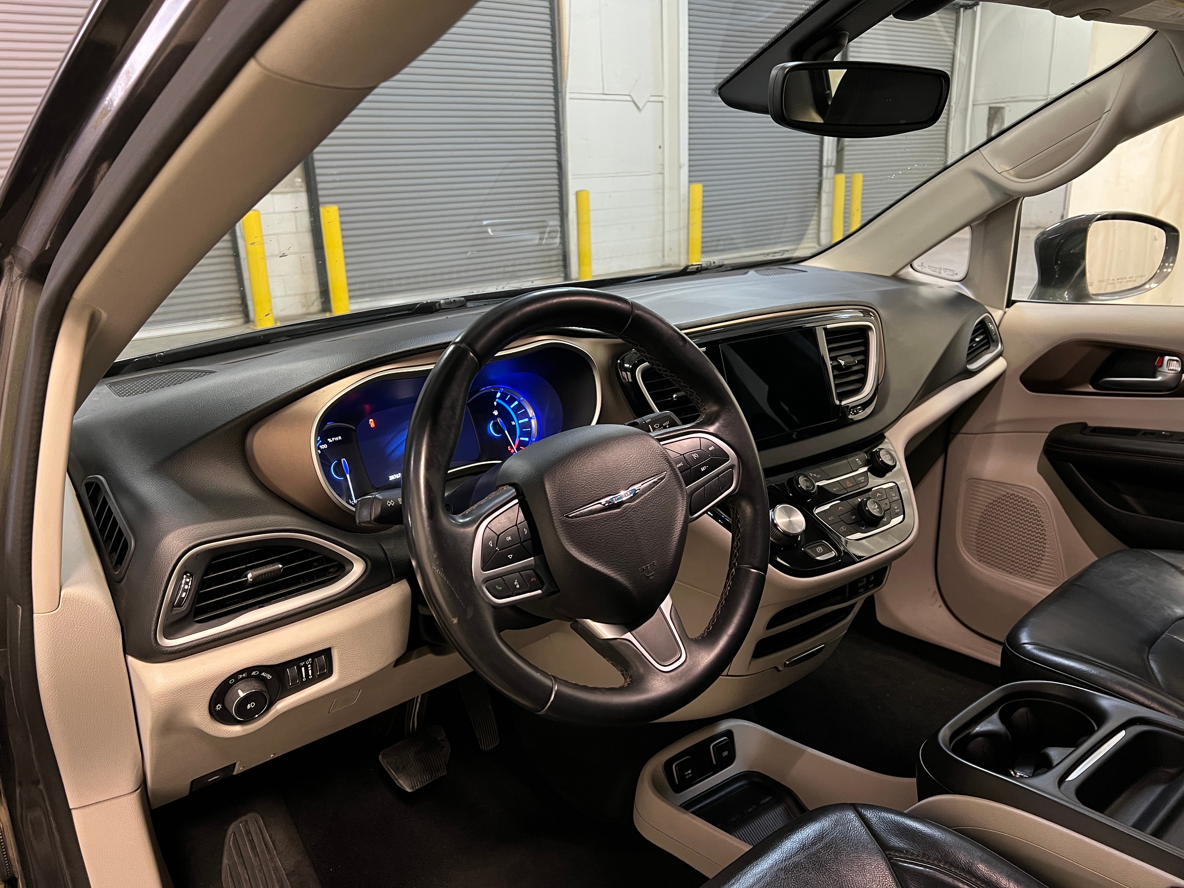 2018 Chrysler Pacifica Hybrid Touring L 2