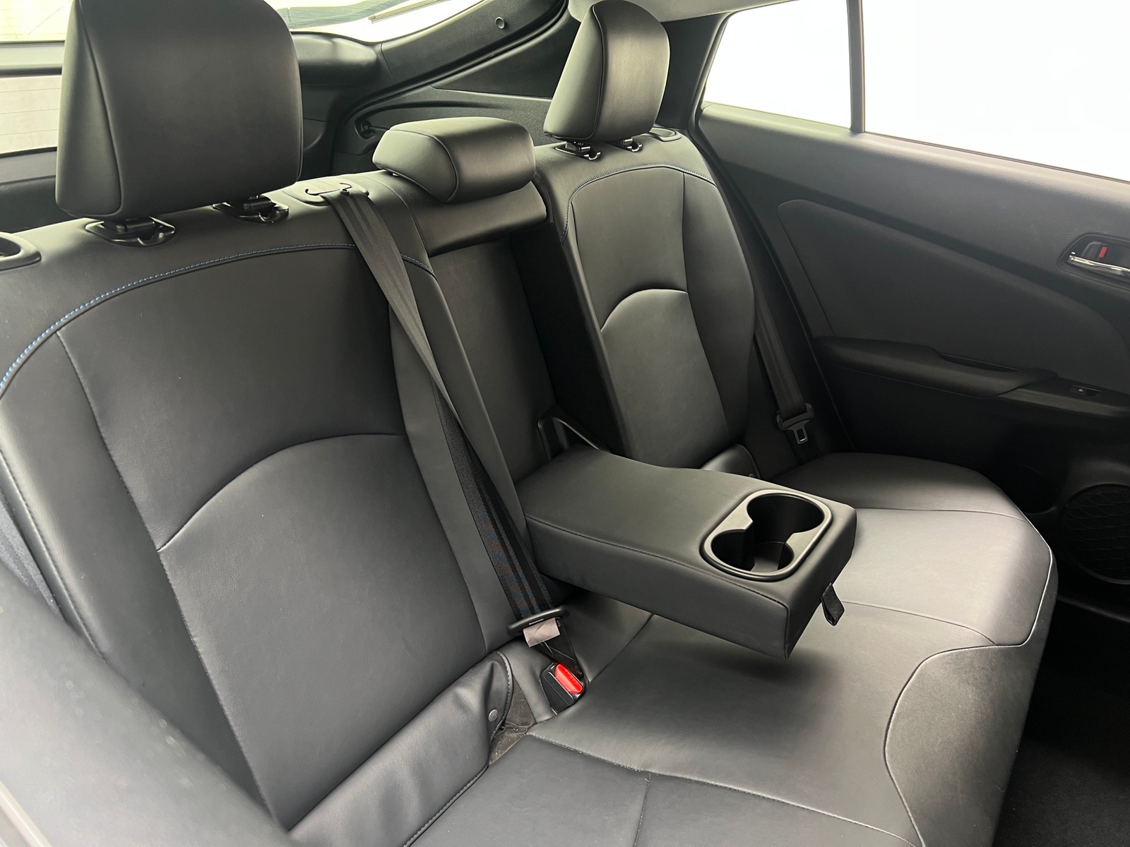 Thumbnail: 2016 Toyota Prius - 6