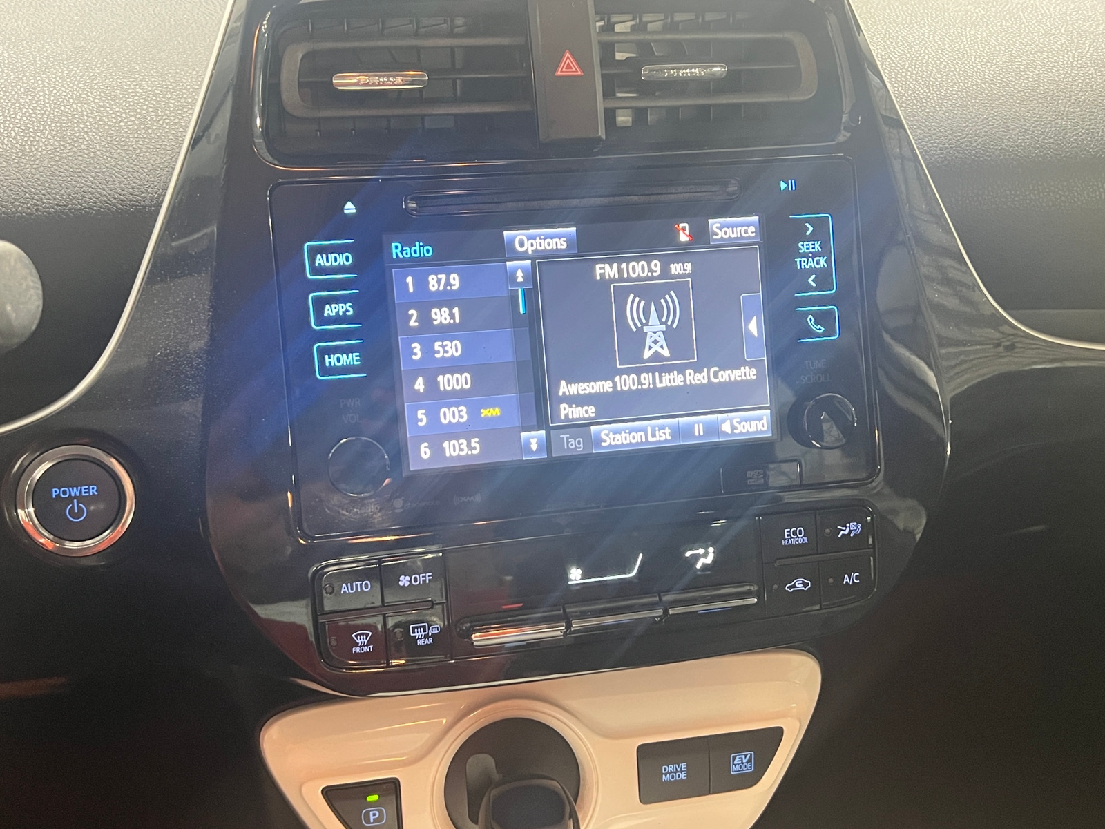 Thumbnail: 2016 Toyota Prius - 4