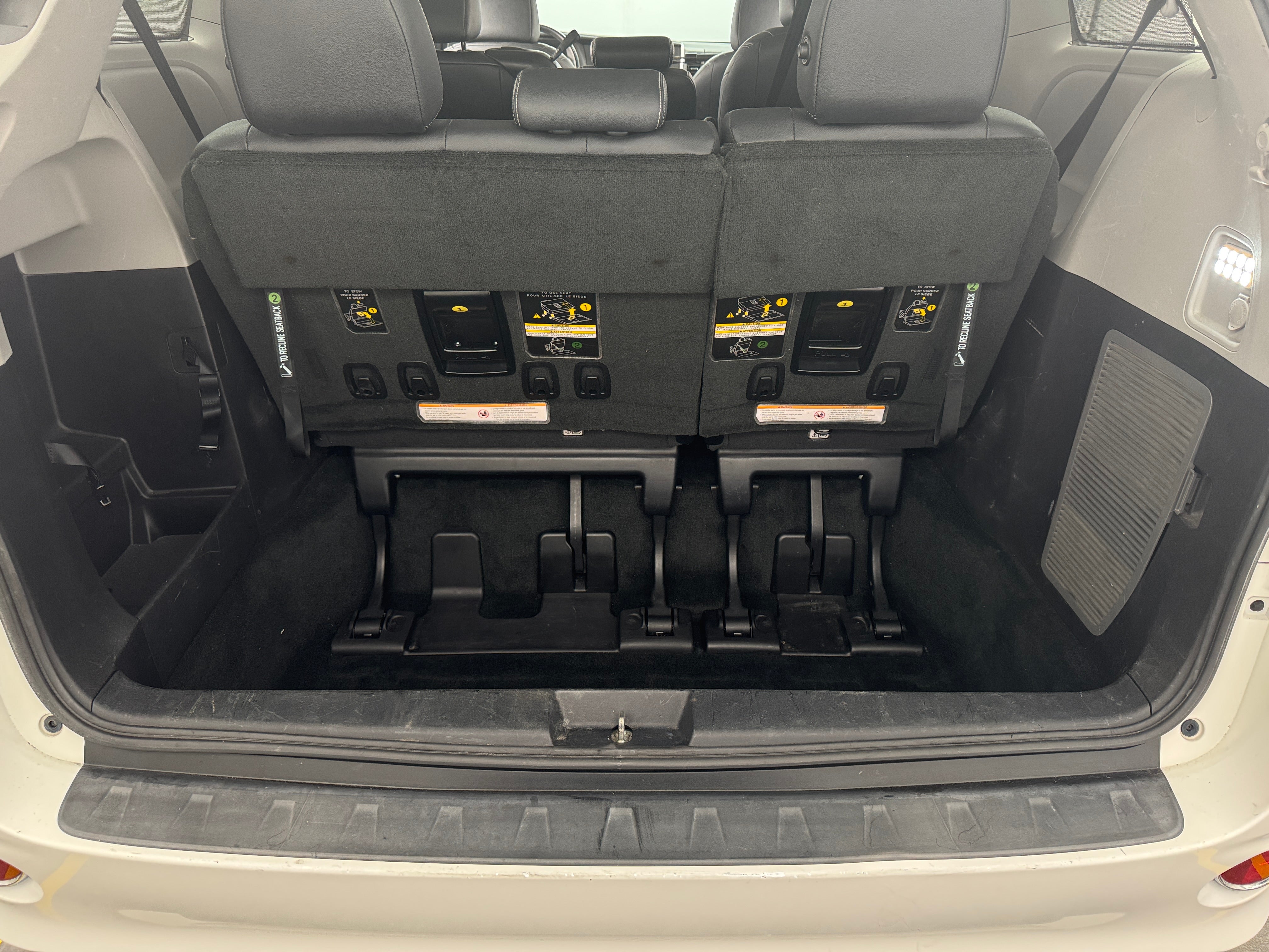 2017 Toyota Sienna SE 6