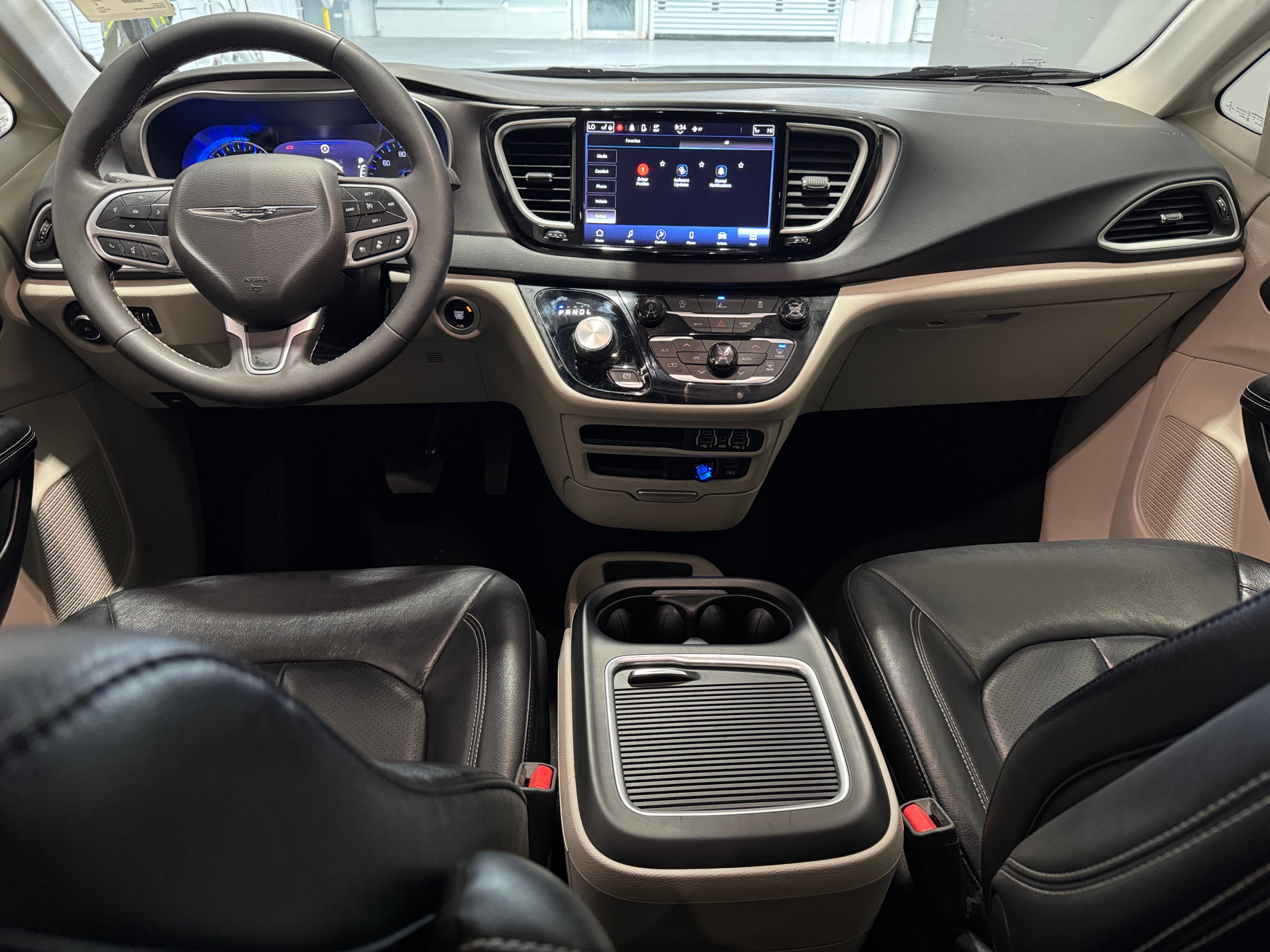 2022 Chrysler Pacifica Touring L 2