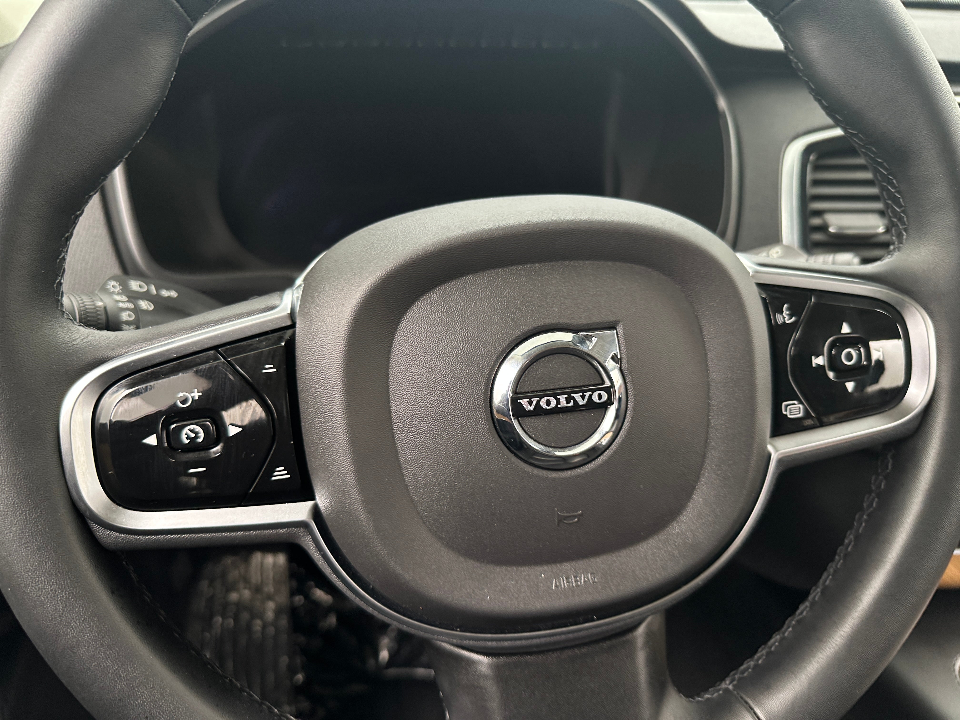 2023 Volvo XC90 B5 Plus 4