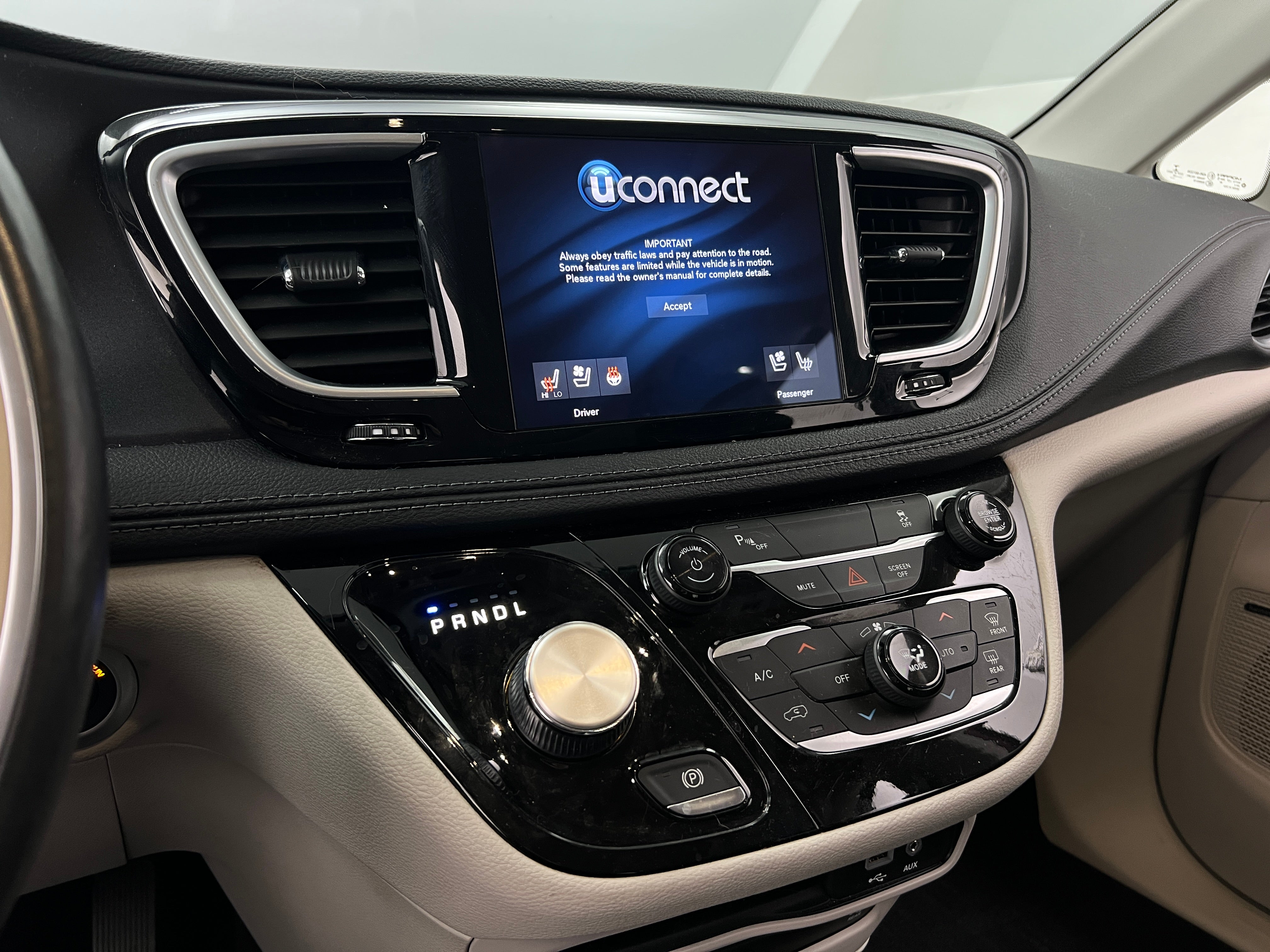 2020 Chrysler Pacifica Hybrid Limited 4