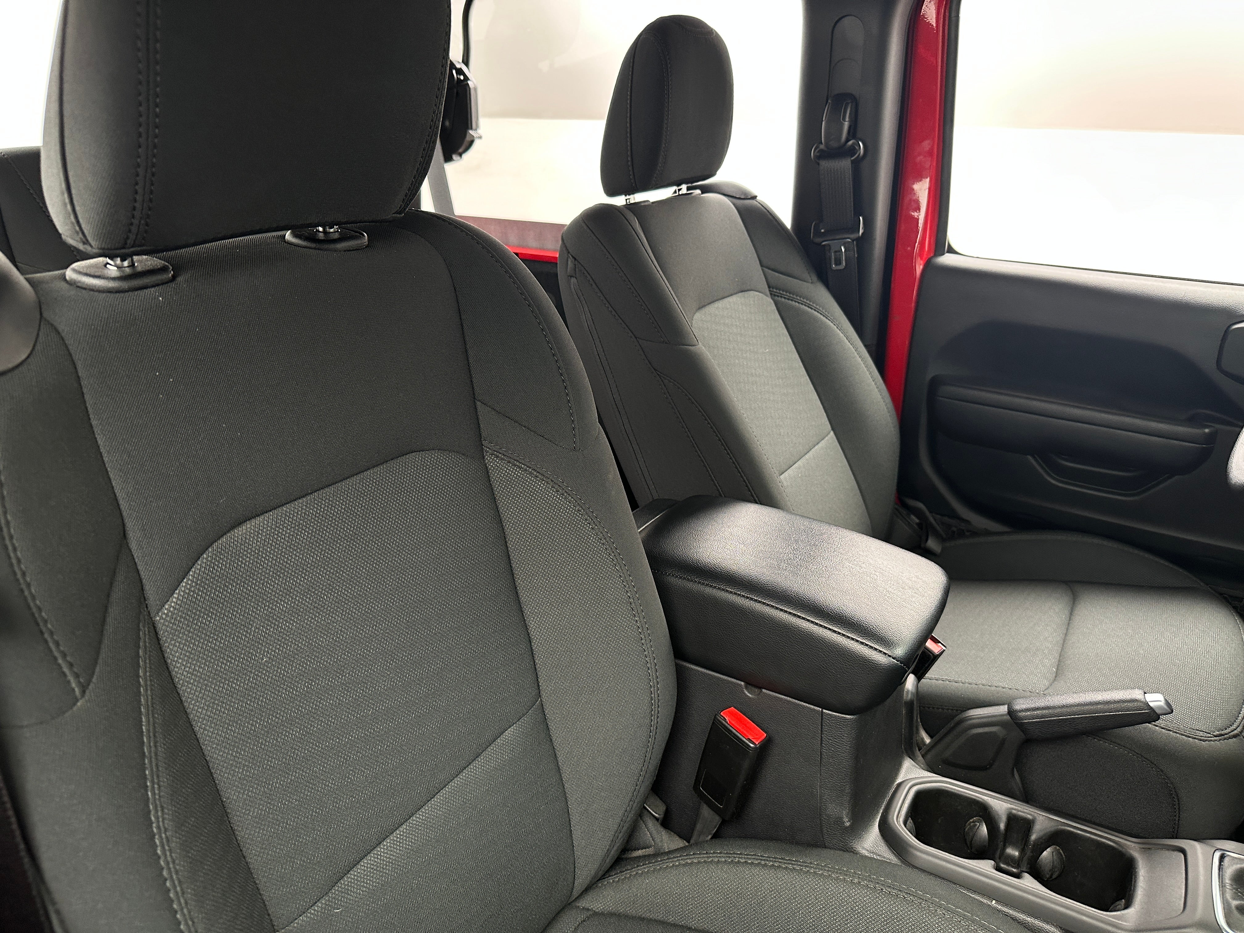 2022 Jeep Wrangler Sport 2