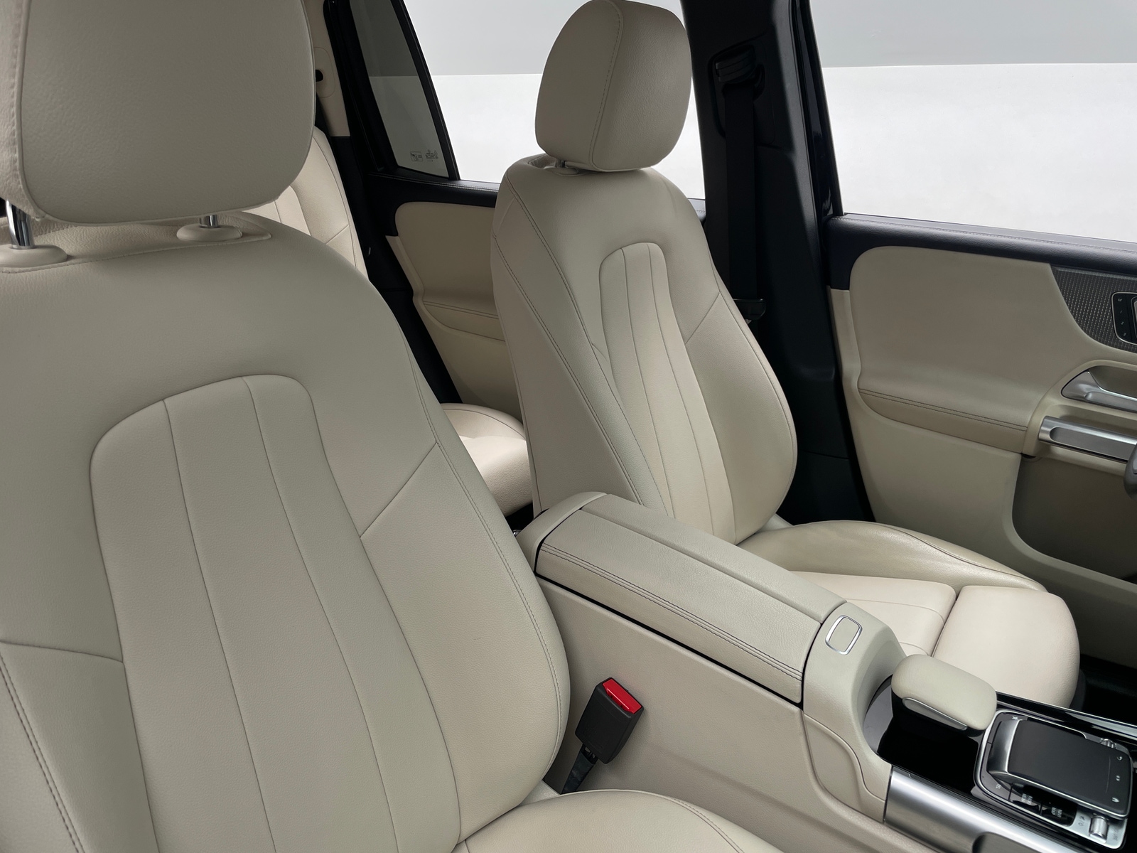 Thumbnail: 2020 Mercedes-Benz GLB - 2
