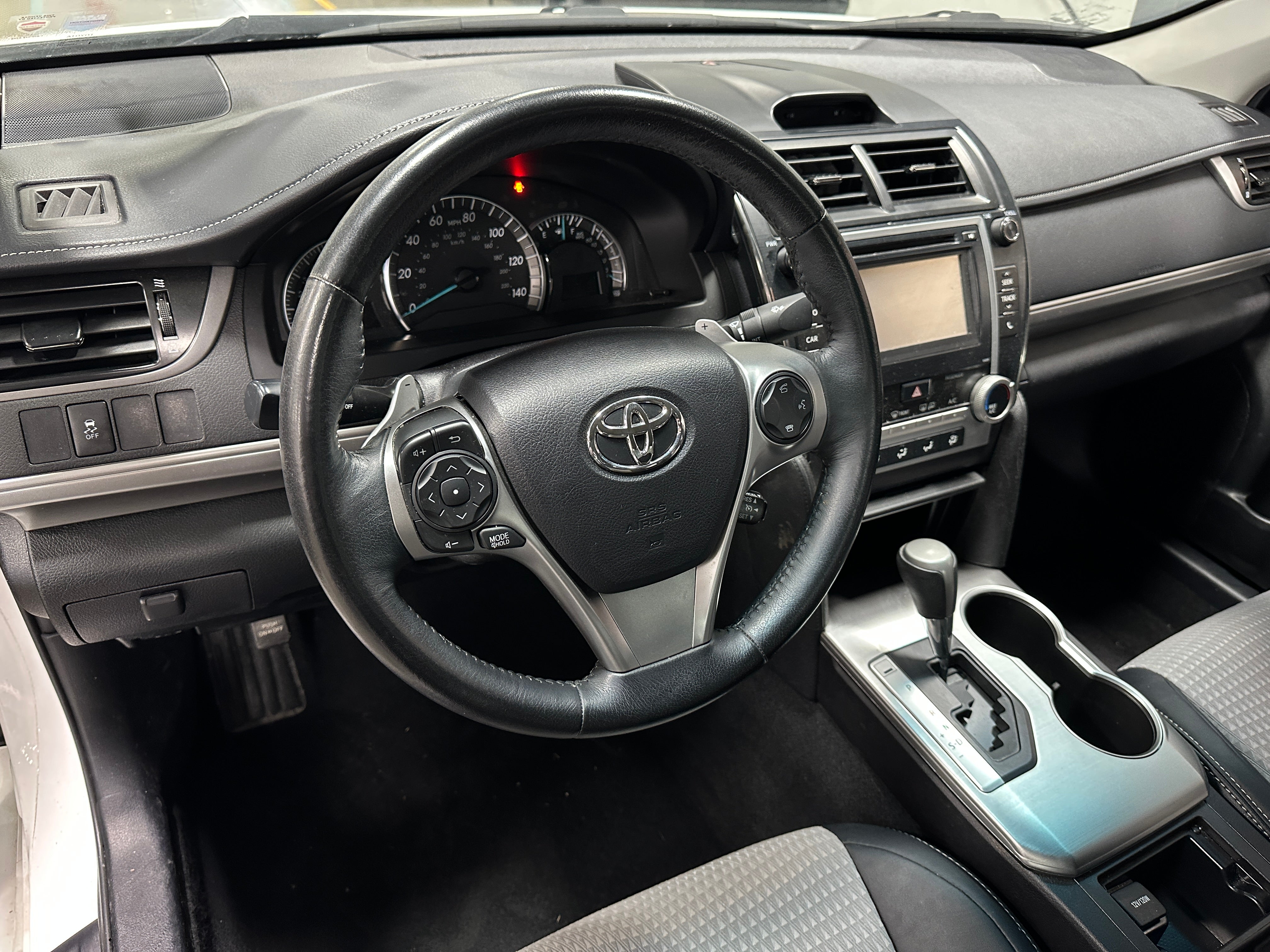 2014 Toyota Camry SE 3