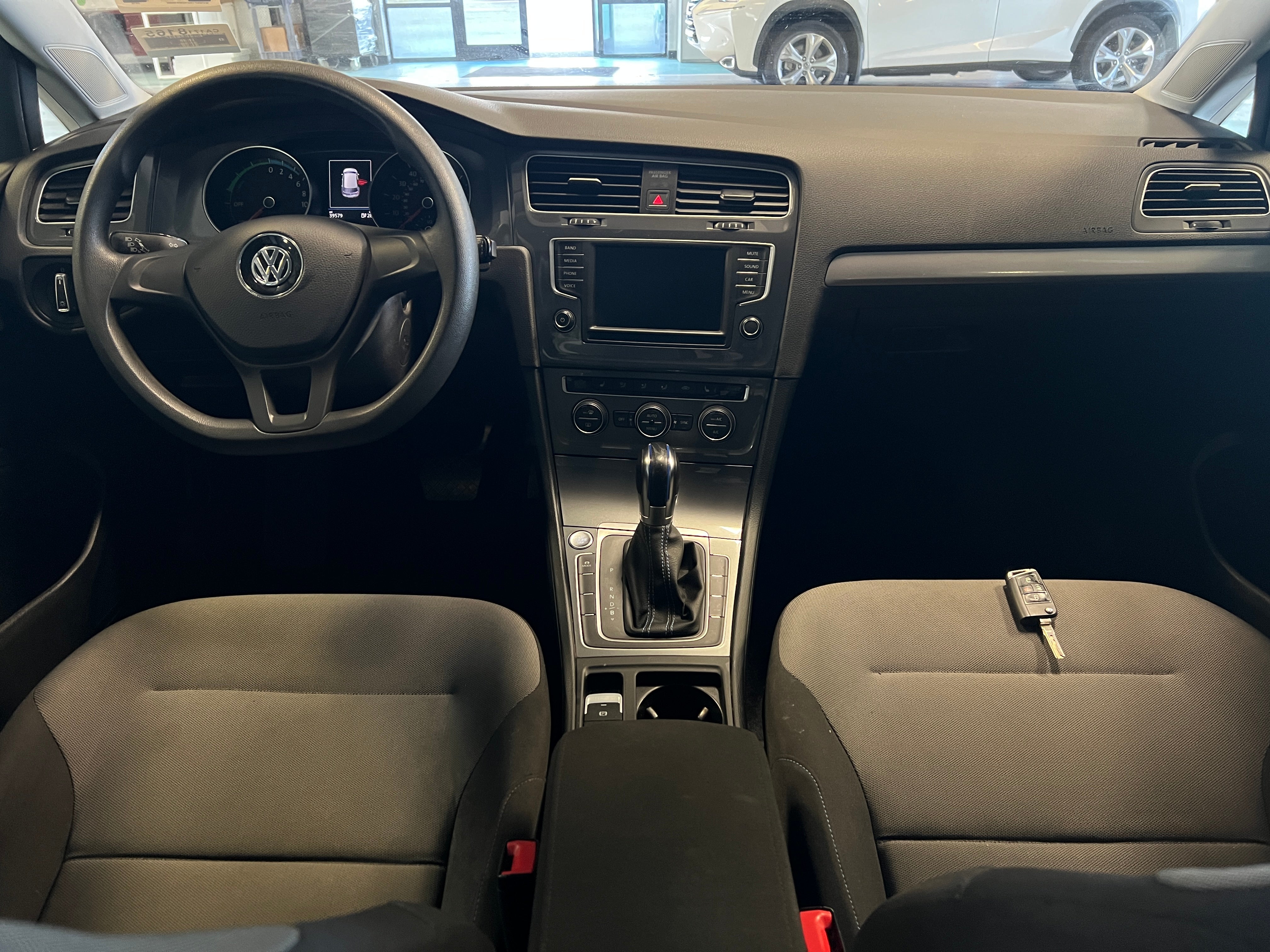 2016 Volkswagen e-Golf SE 3