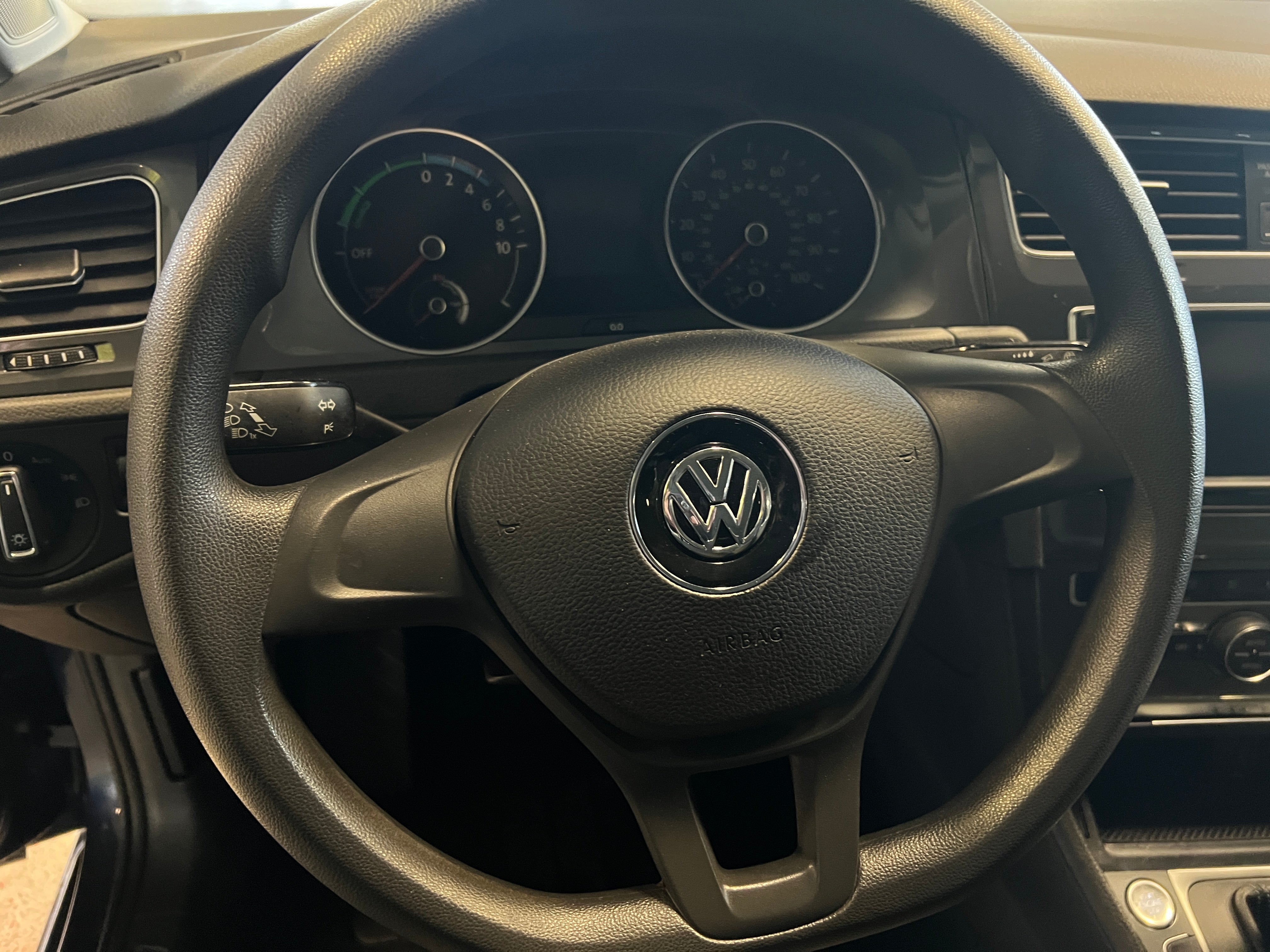 2016 Volkswagen e-Golf SE 5