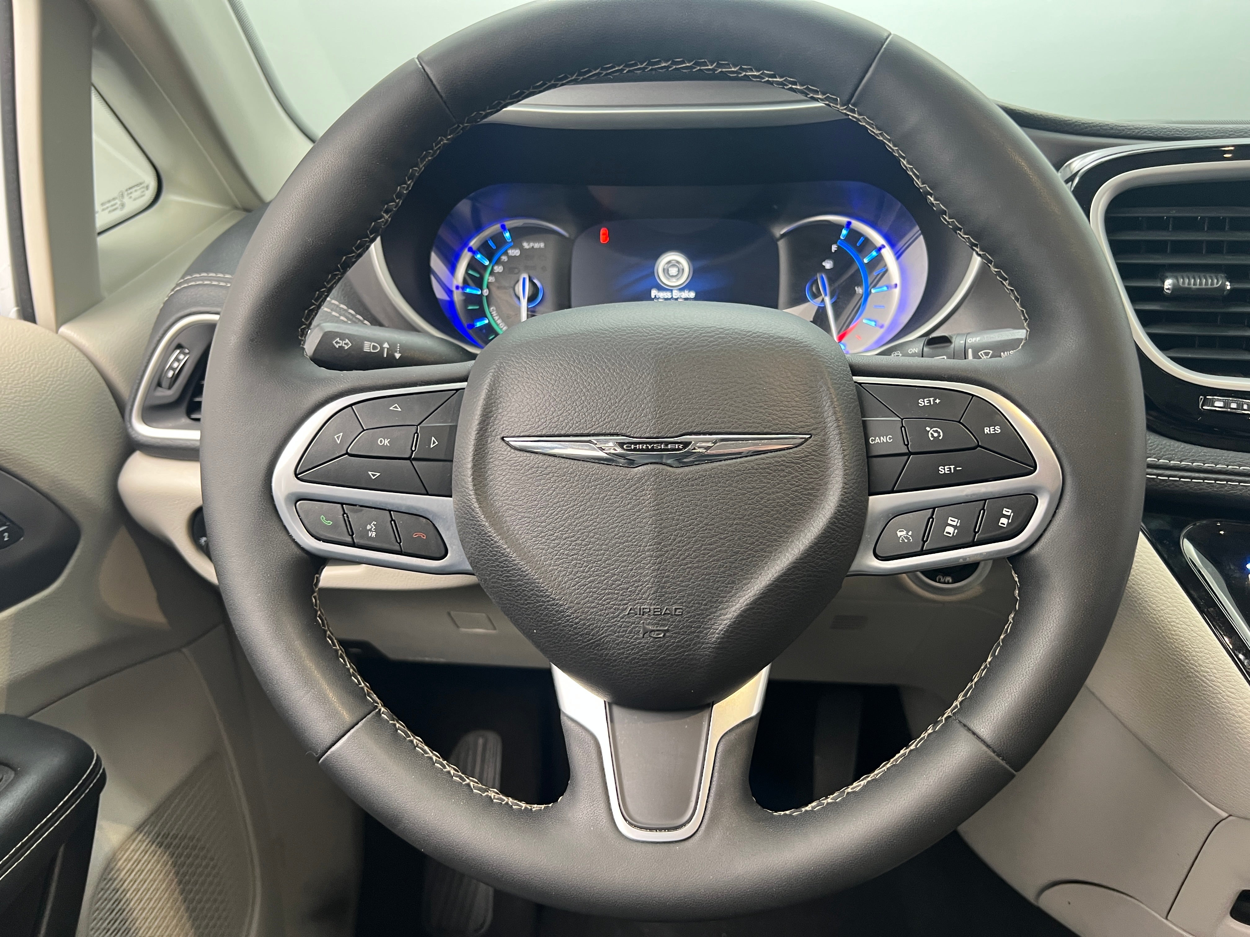 2022 Chrysler Pacifica Hybrid Touring L 5