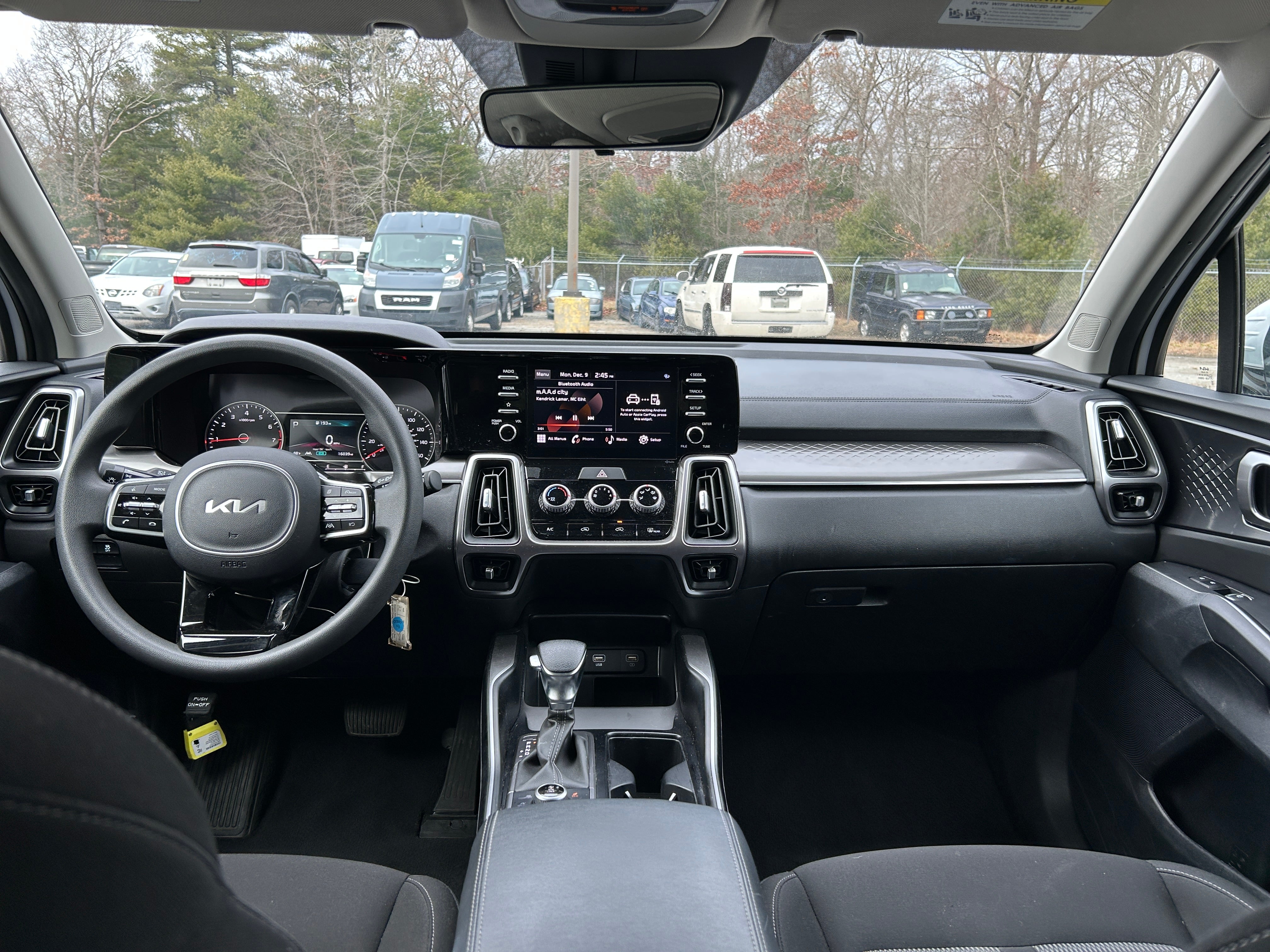 2023 Kia Sorento LX 3