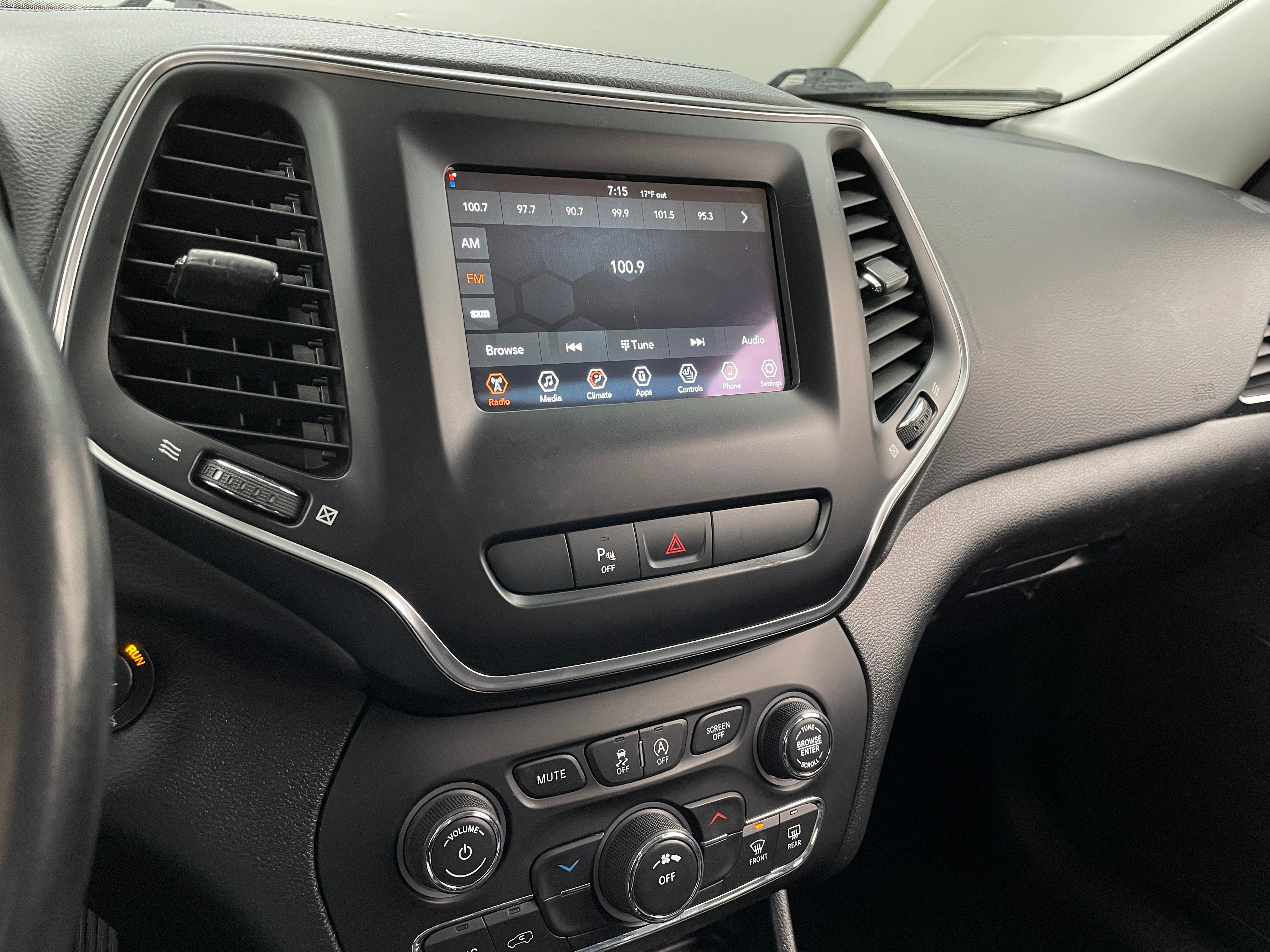 2019 Jeep Cherokee Altitude 4