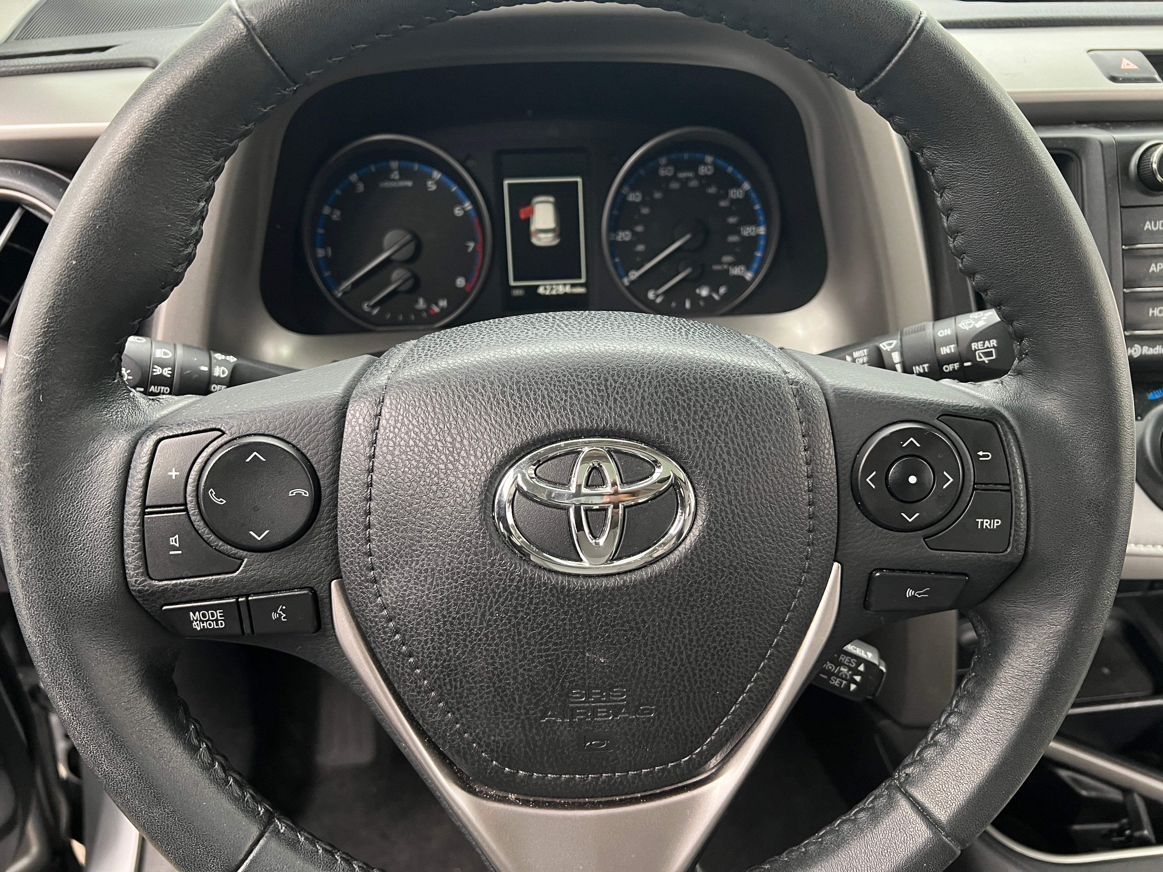 2017 Toyota RAV4 XLE 5