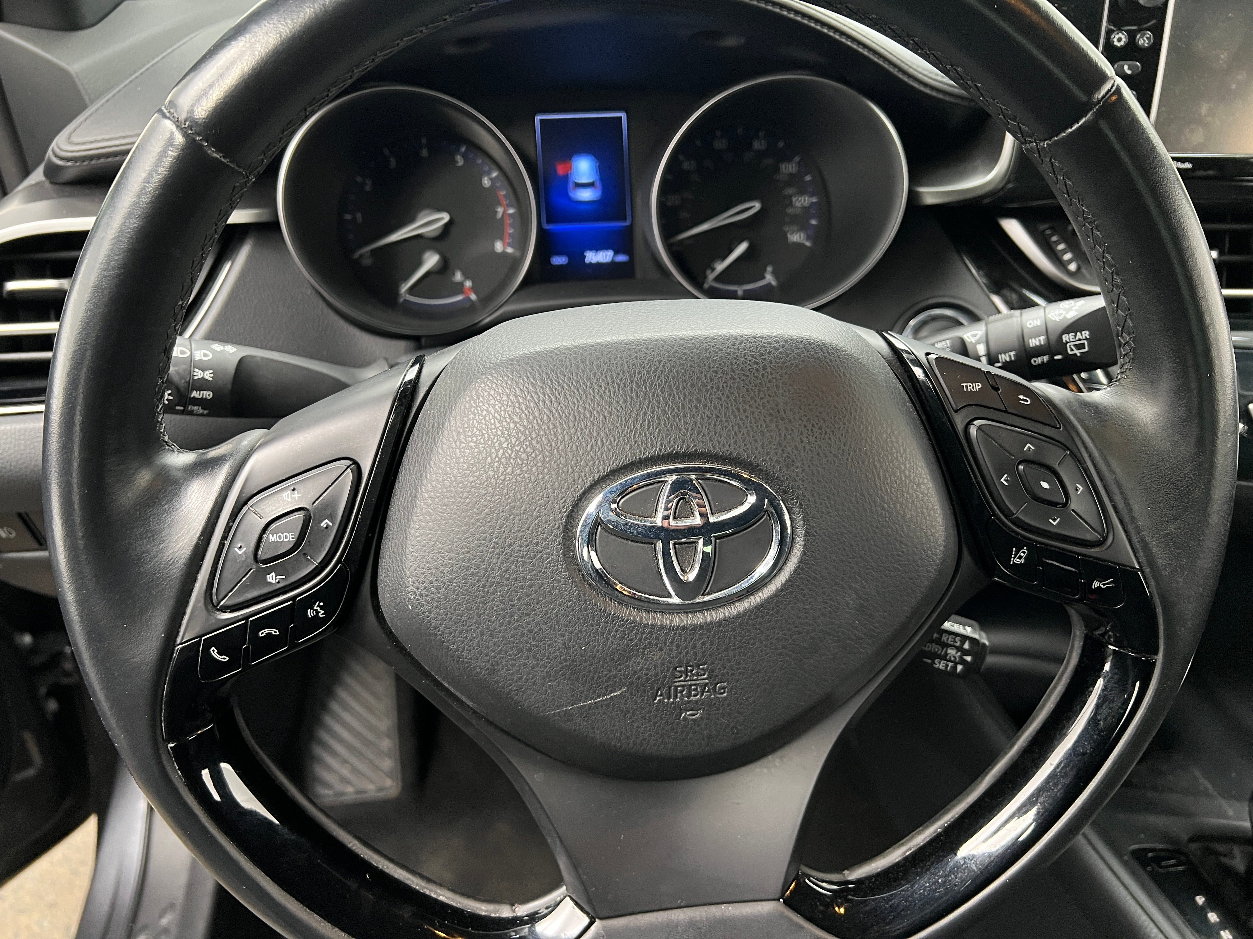 2018 Toyota C-HR XLE 5