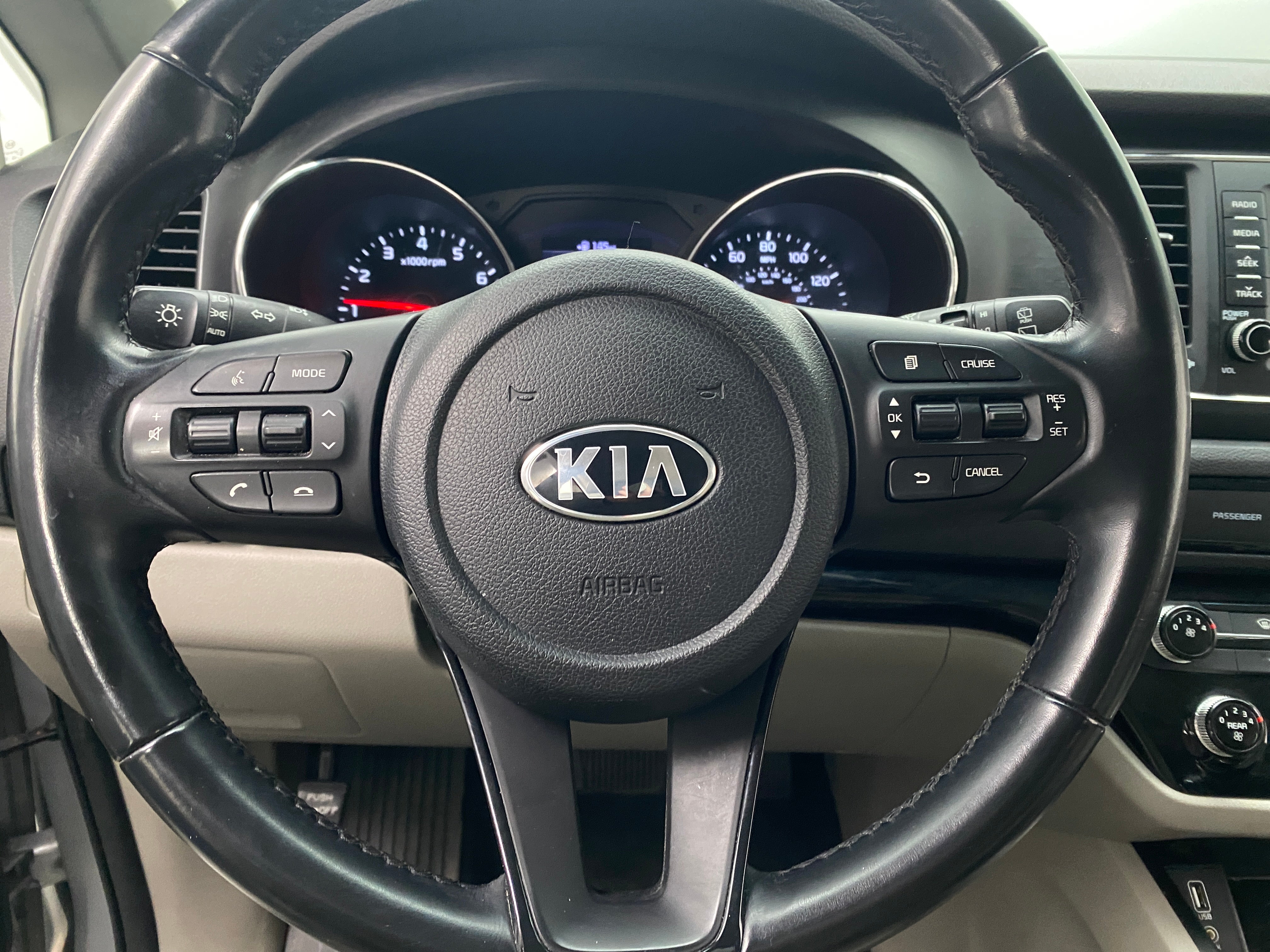 2020 Kia Sedona EX 4