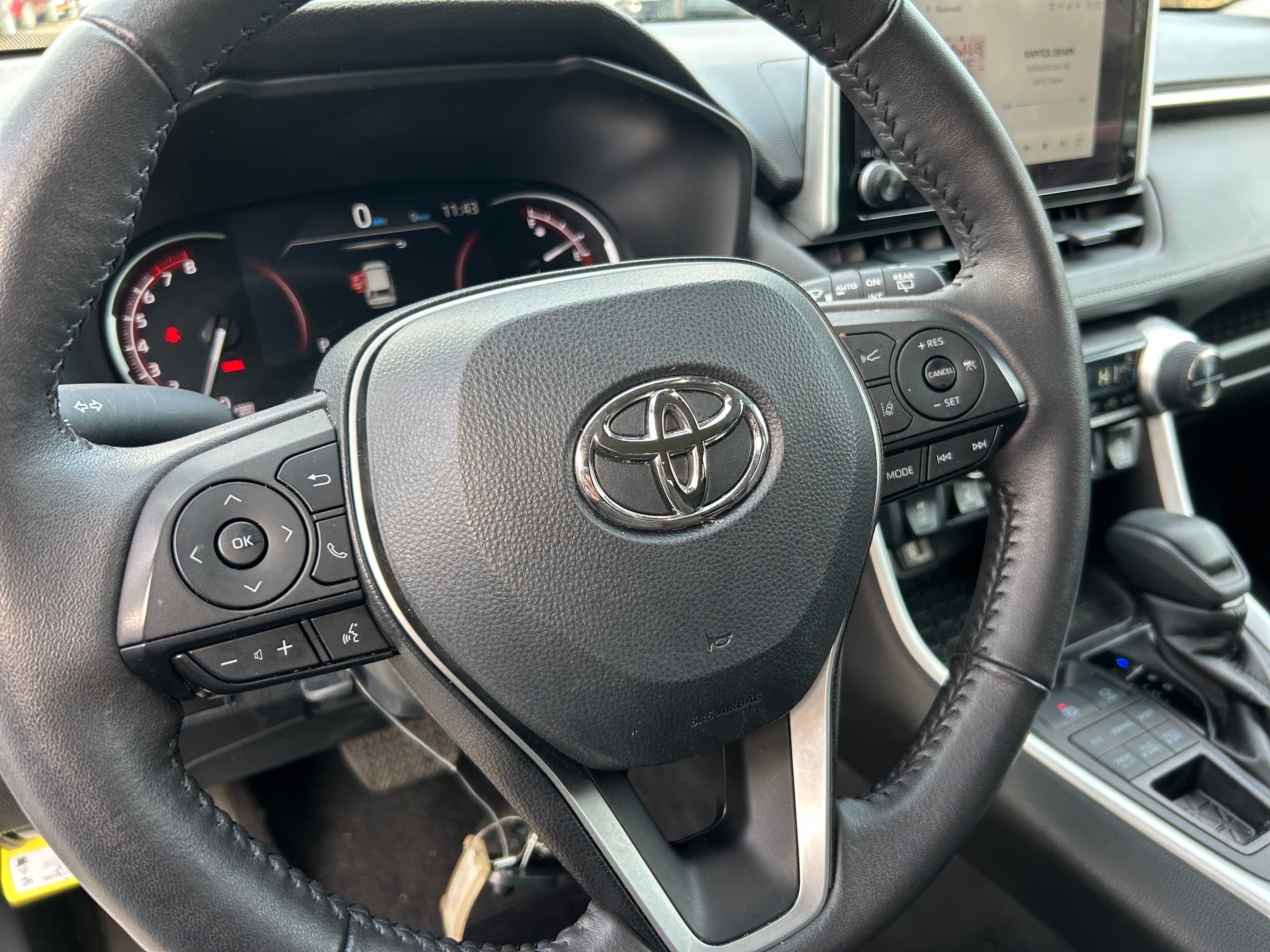 2023 Toyota RAV4 XLE 5