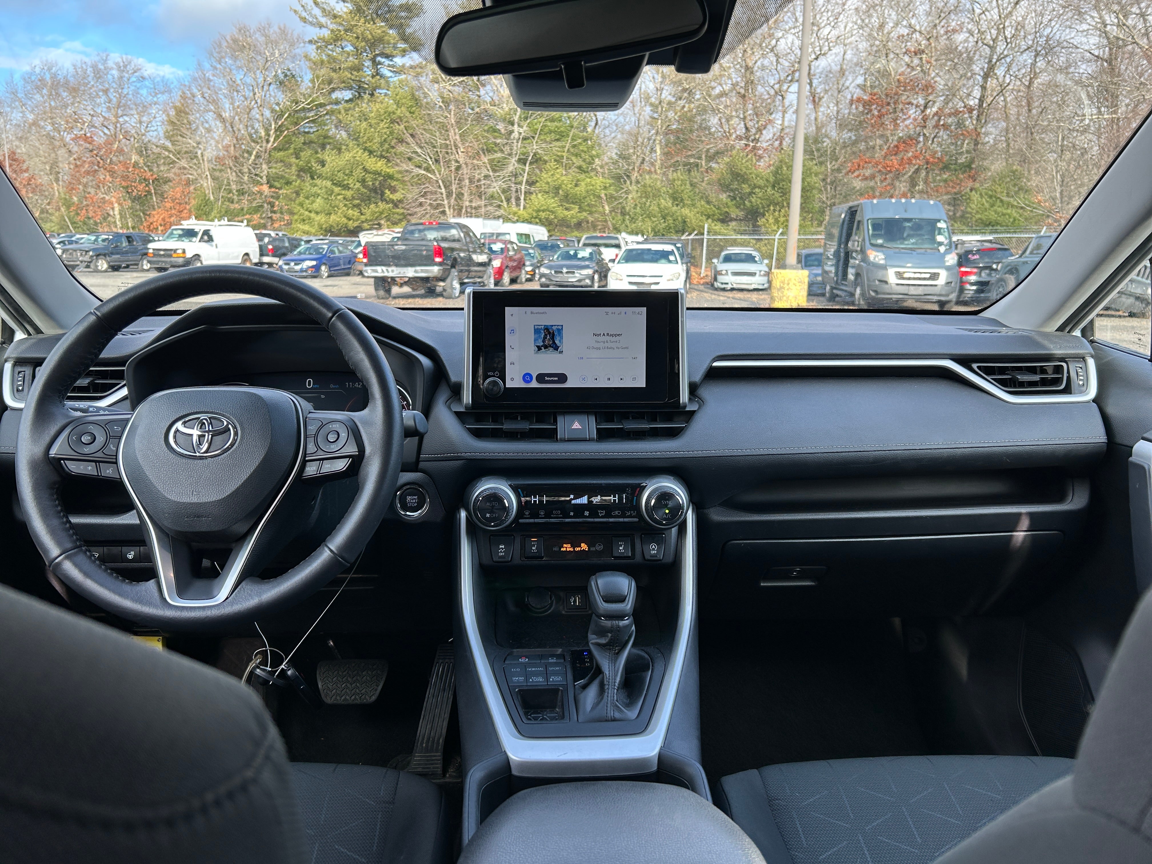 2023 Toyota RAV4 XLE 3