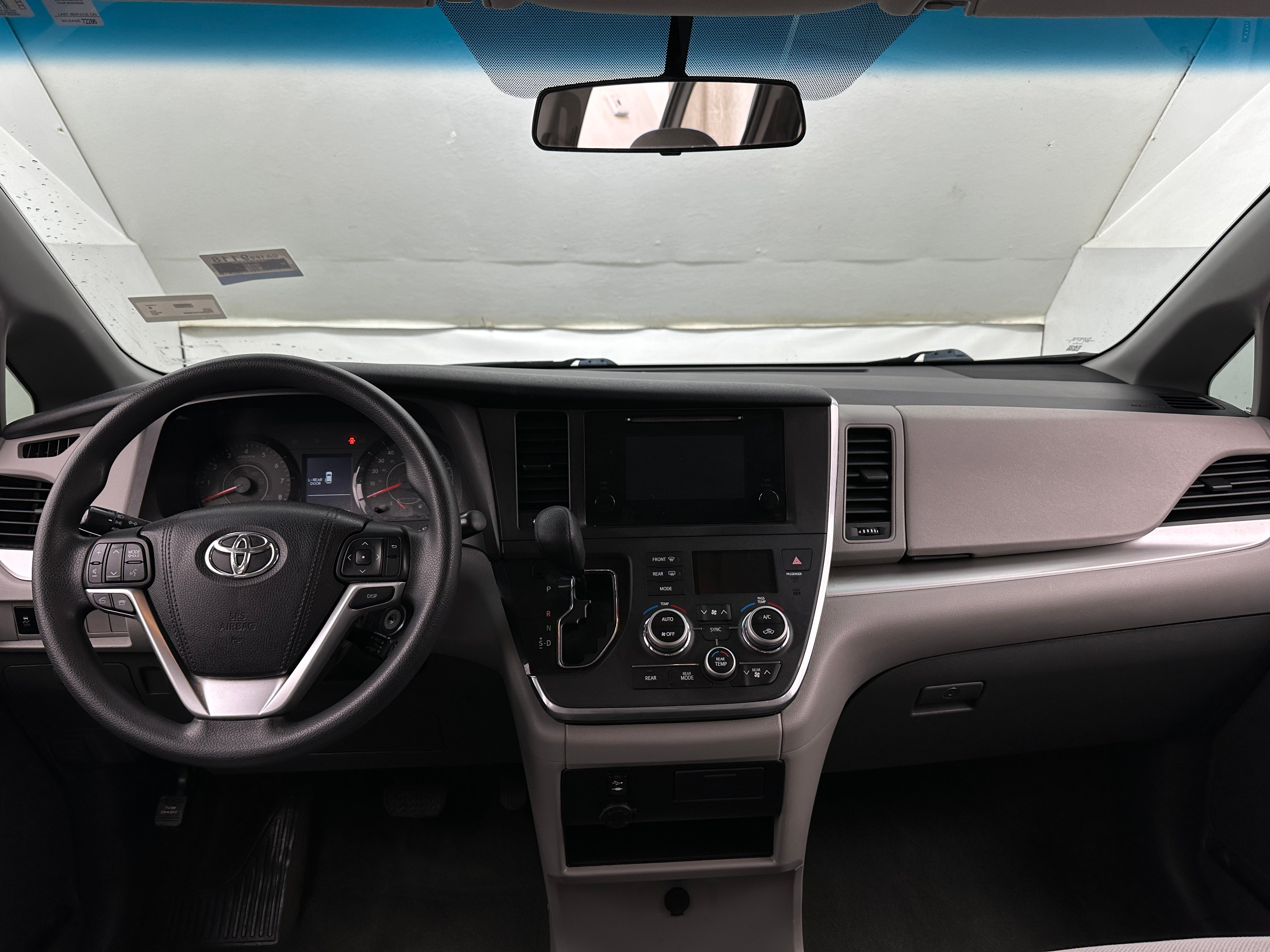 2017 Toyota Sienna L 3