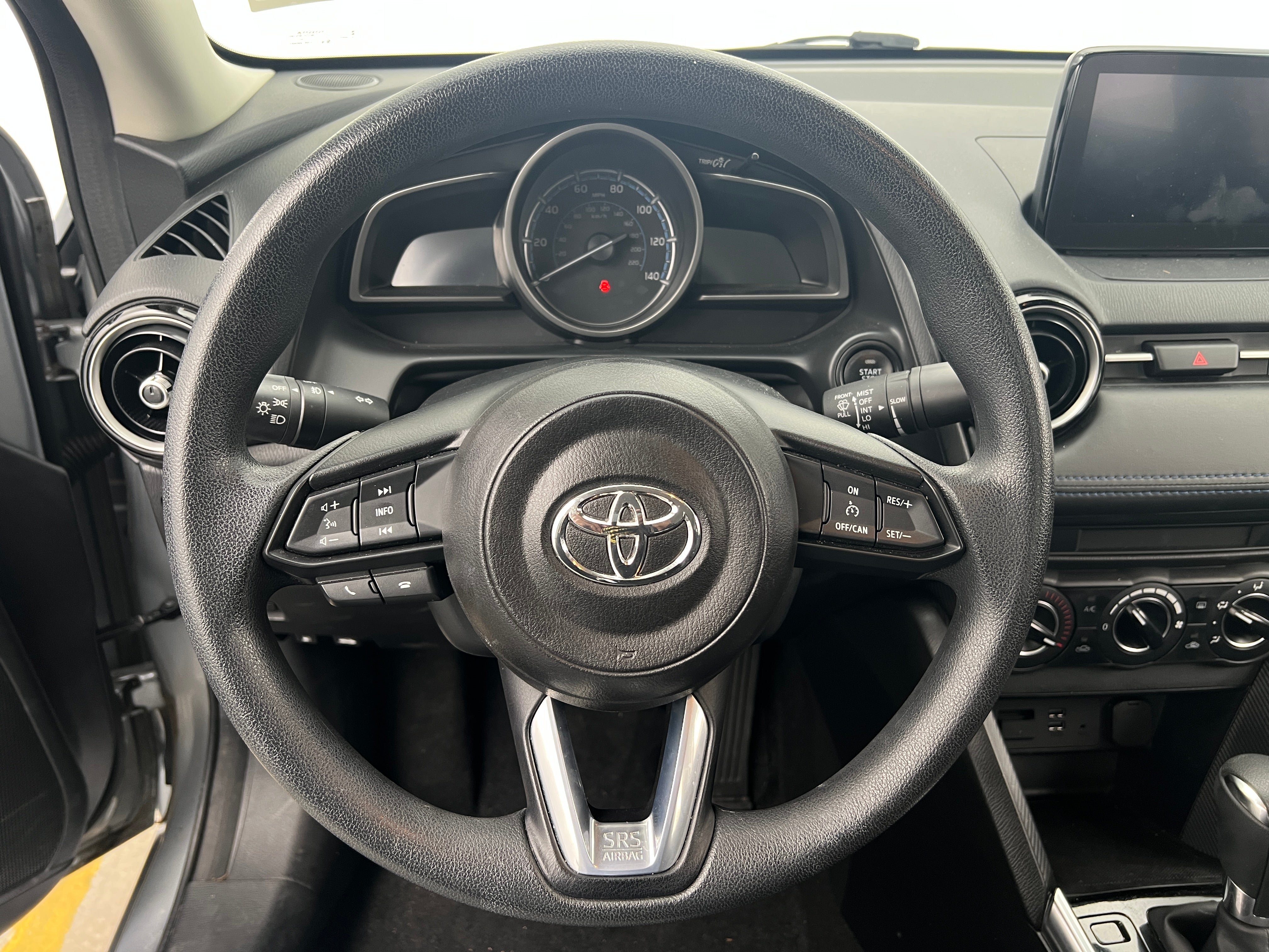 2019 Toyota Yaris LE 5