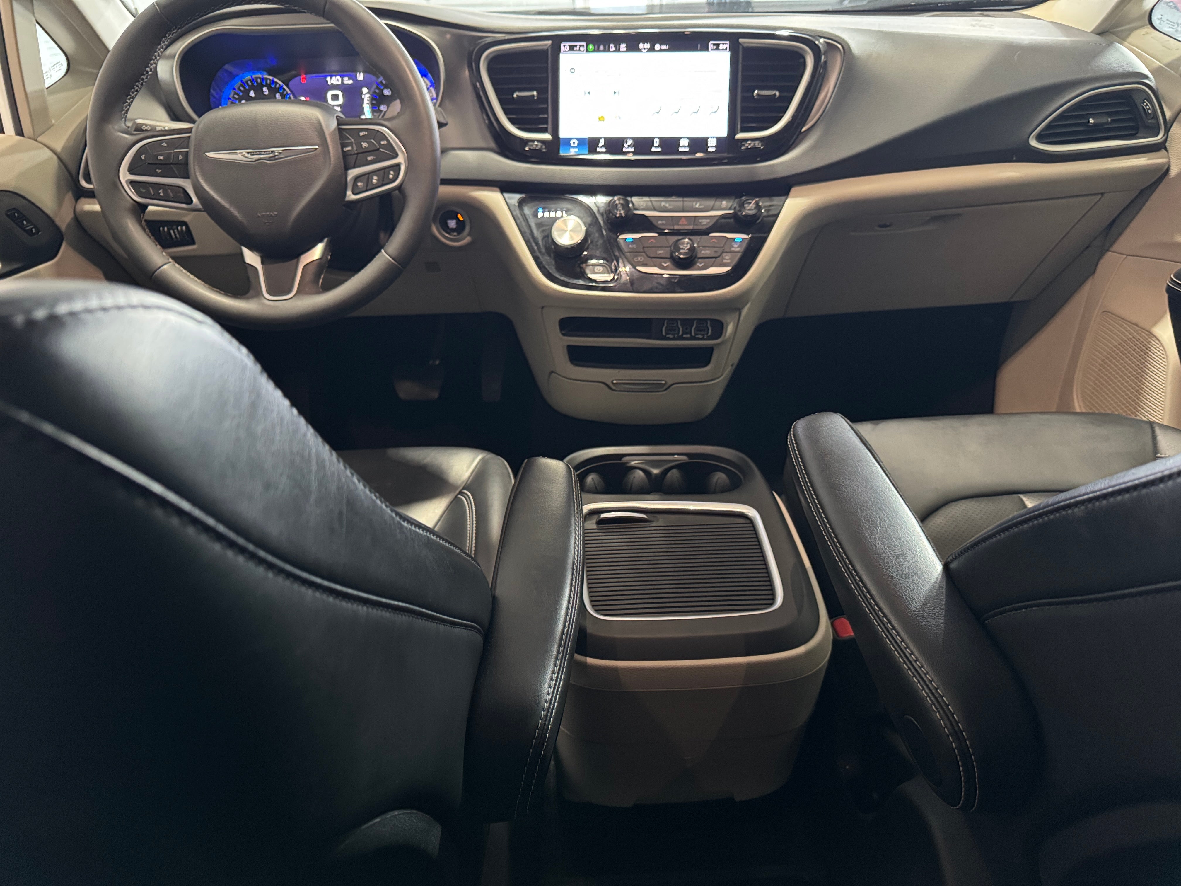 2023 Chrysler Pacifica Touring L 3