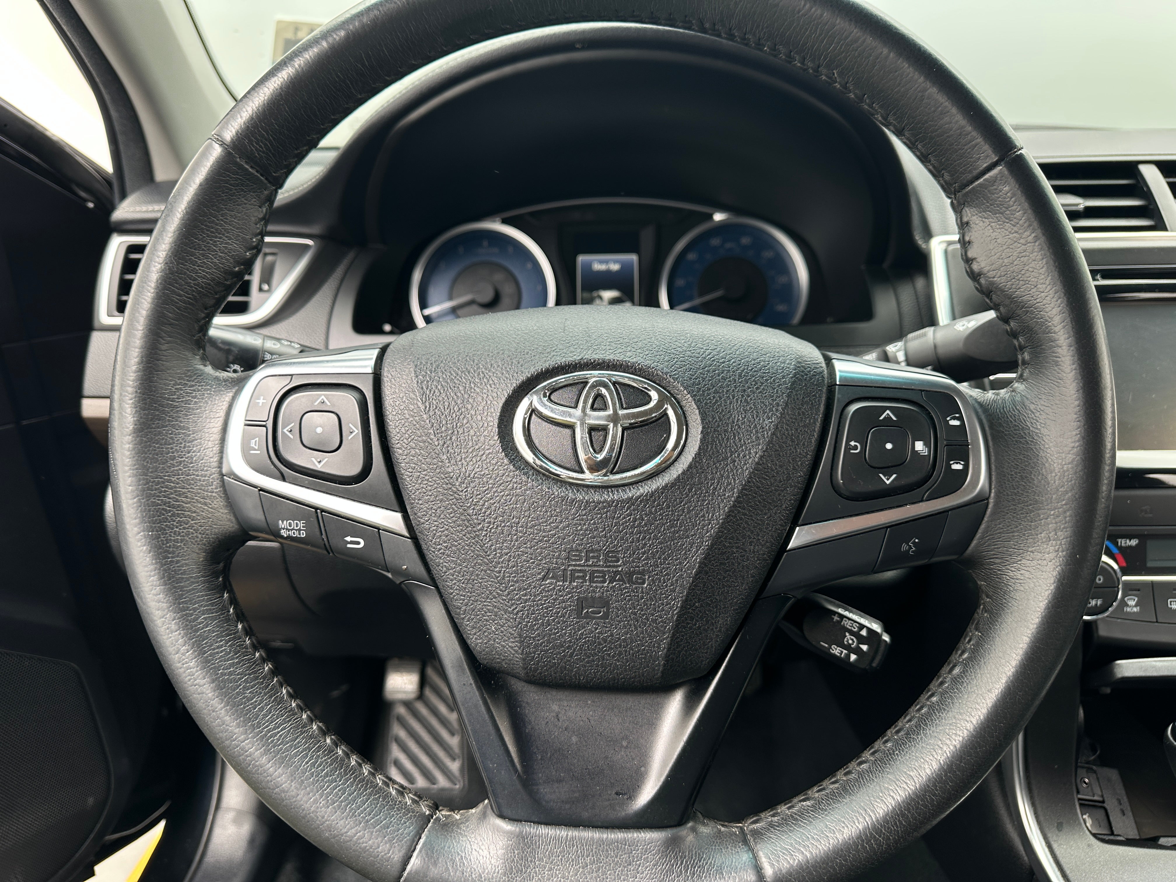 2017 Toyota Camry XLE 4