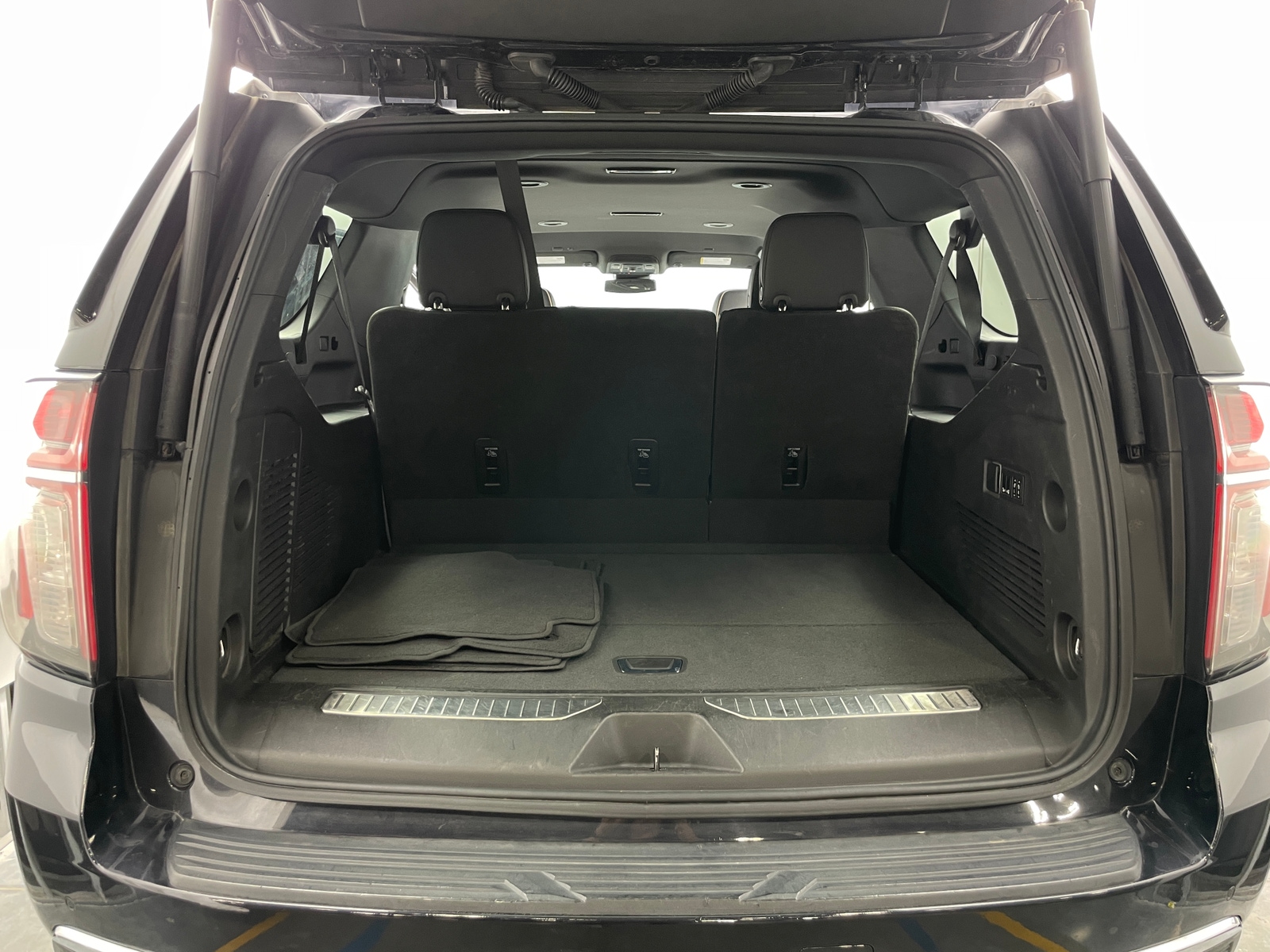 Thumbnail: 2023 Chevrolet Suburban - 7