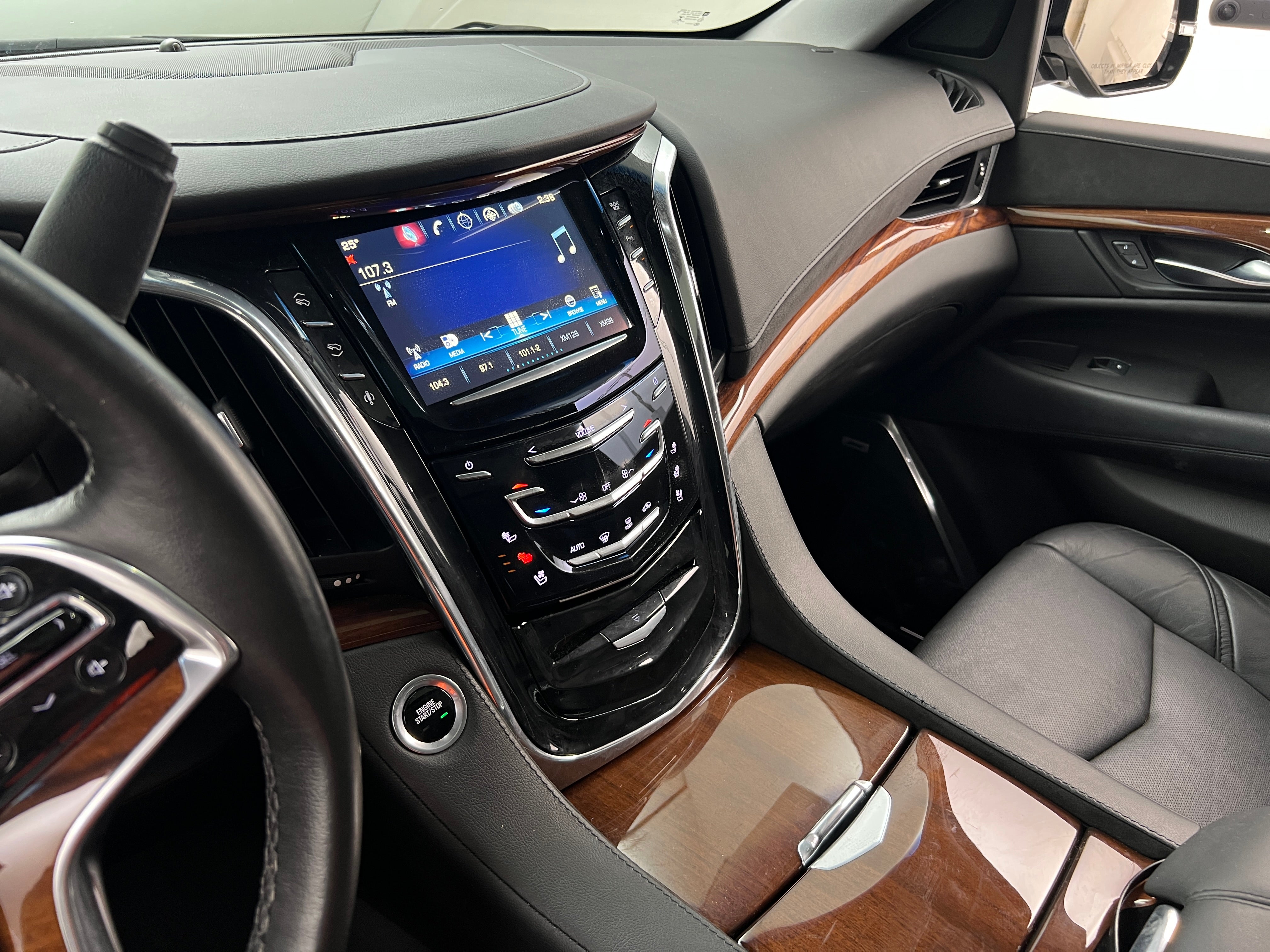 2016 Cadillac Escalade ESV Luxury 3