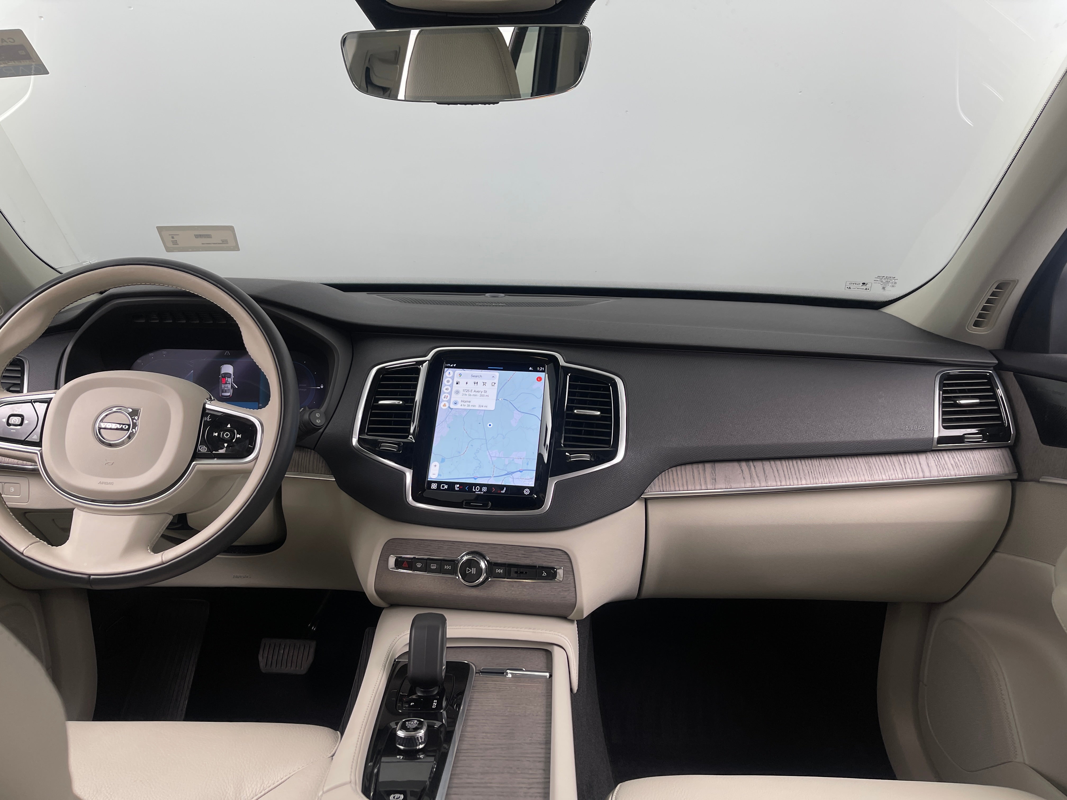 2023 Volvo XC90 T8 Plus 2