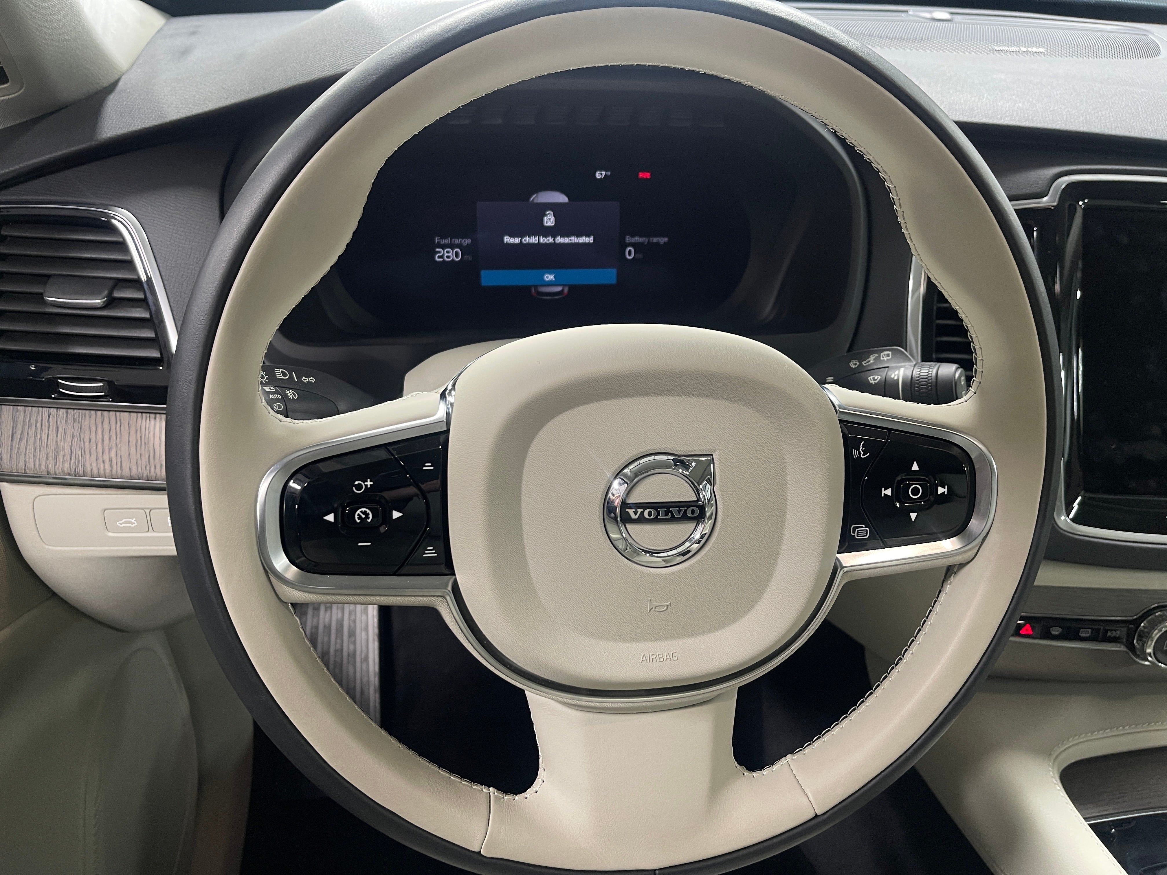 2023 Volvo XC90 T8 Plus 4