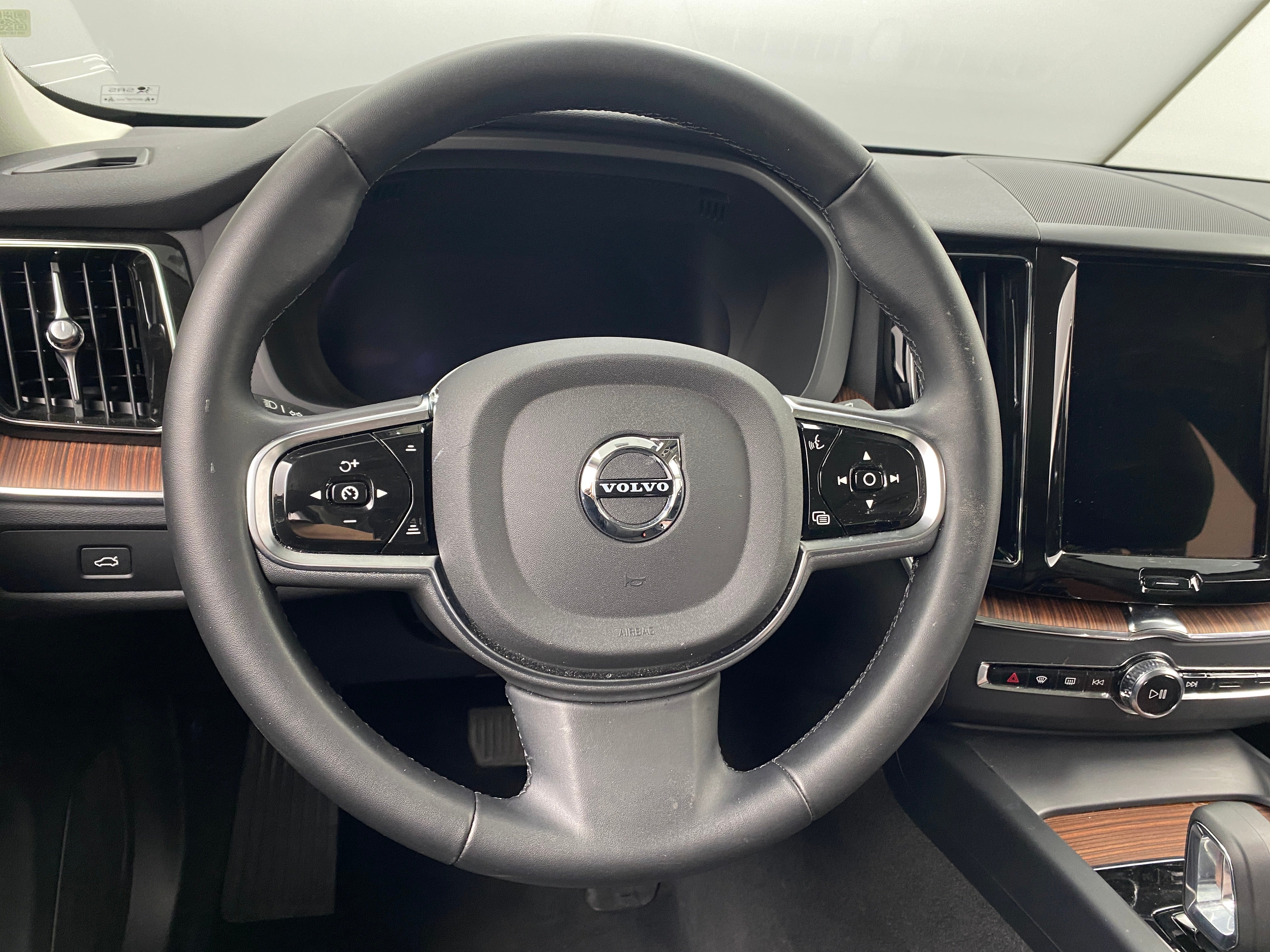 2024 Volvo XC60 B5 Plus 5